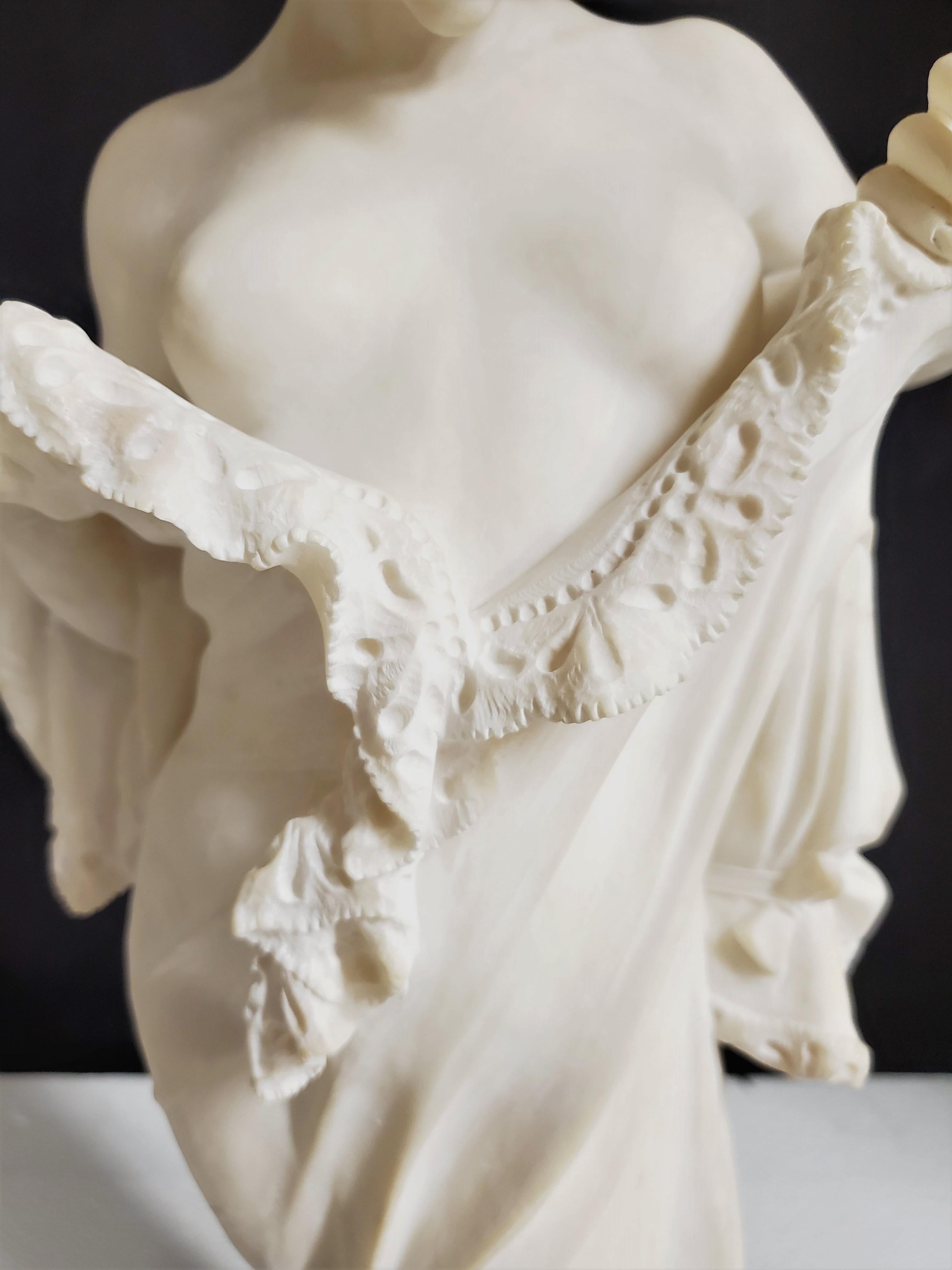 XX secolo Una bella scultura originale di donna scolpita a mano firmata F. Vichi in vendita