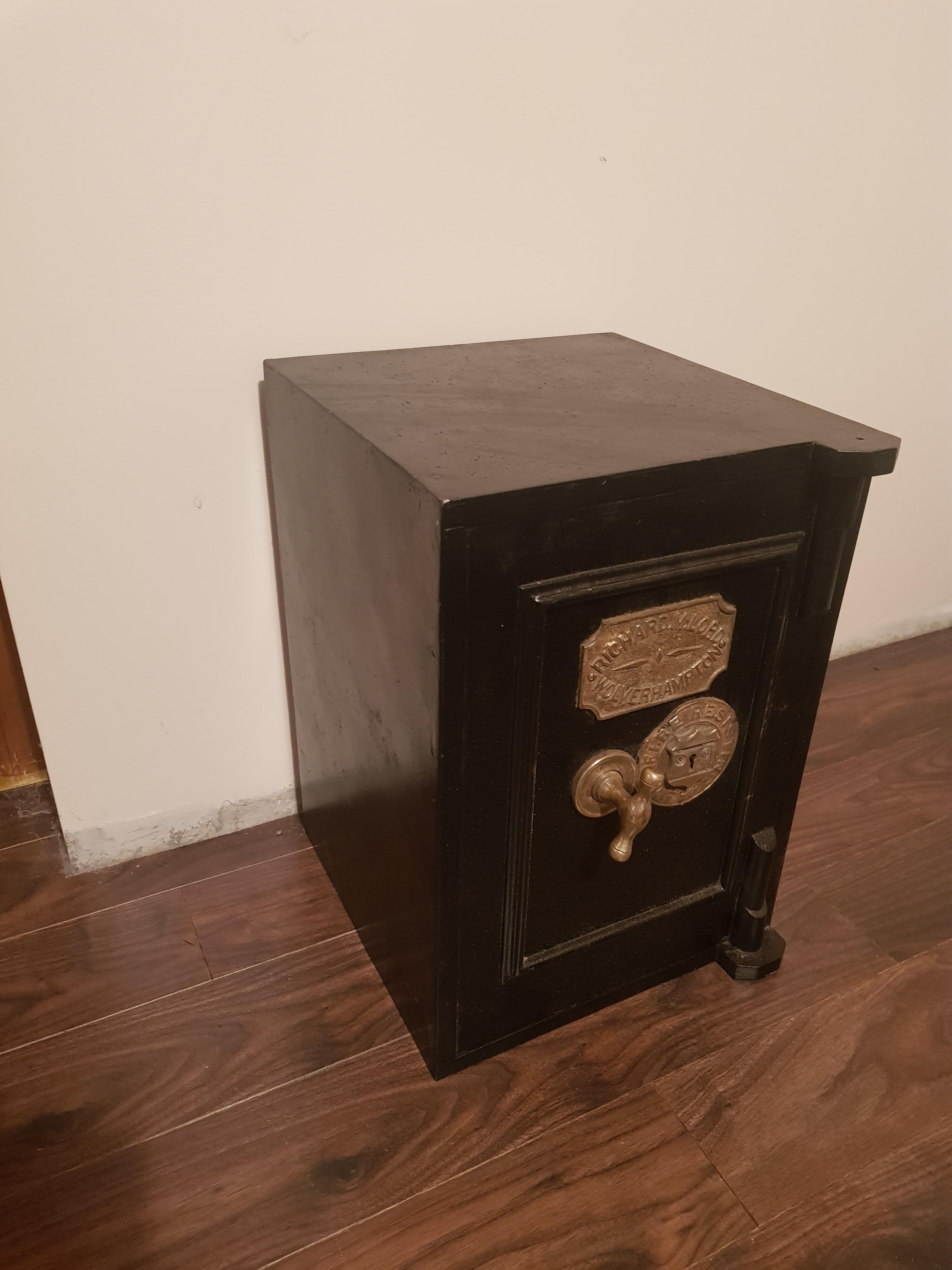 Victorian Fine Original Safe by Richard M Lord of Wolverhampton - [Fully working Order] For Sale