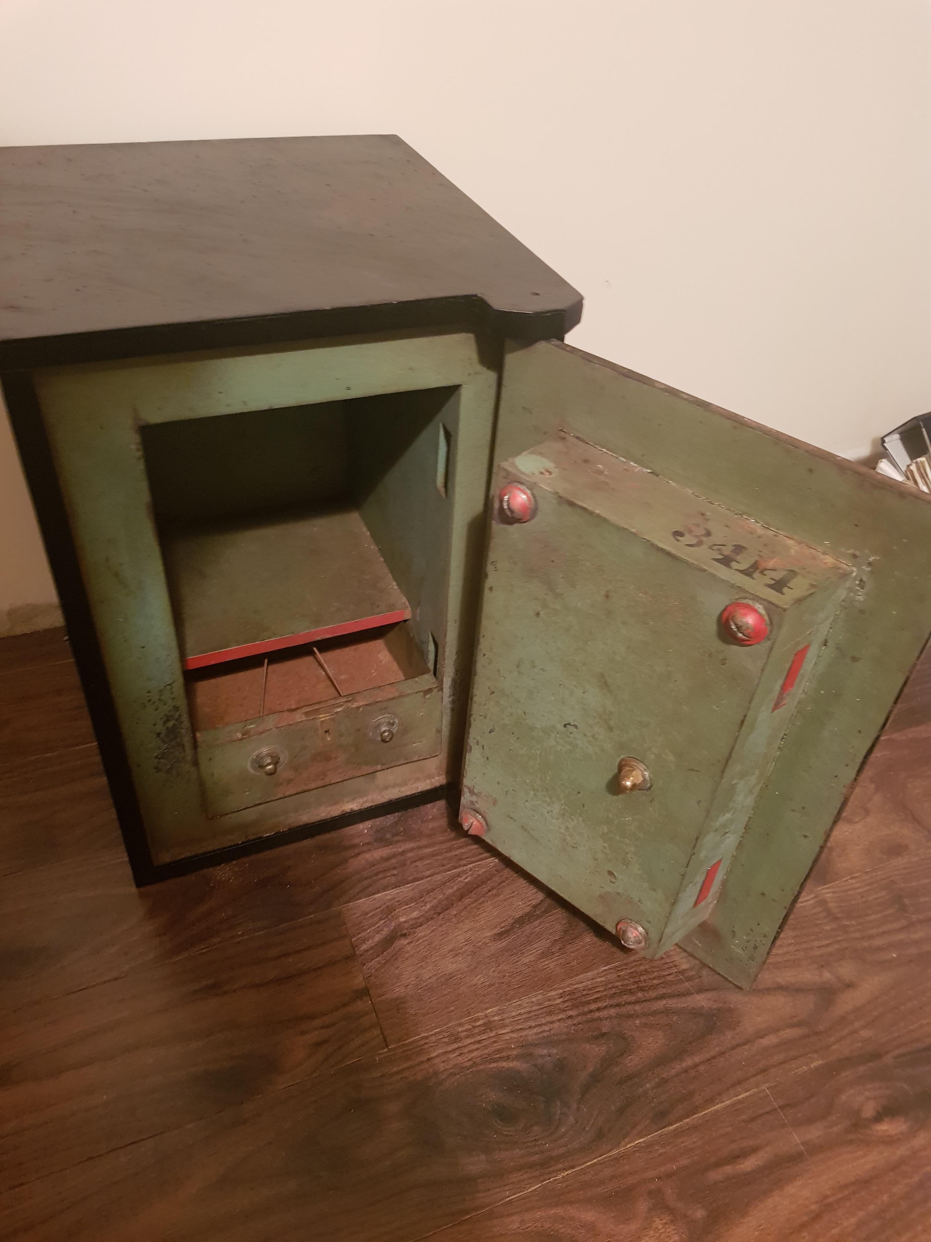 Molded Fine Original Safe by Richard M Lord of Wolverhampton - [Fully working Order] For Sale