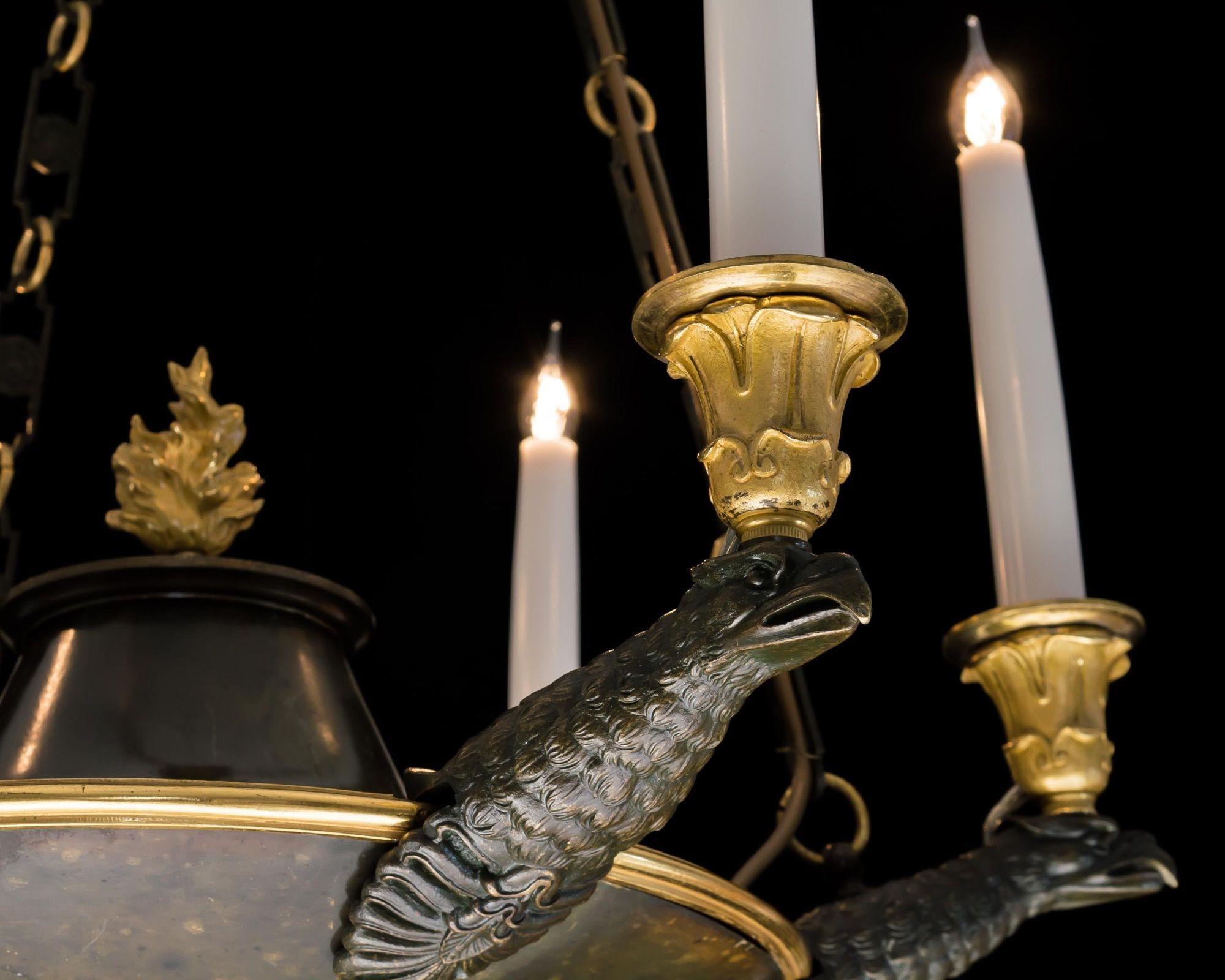XIX secolo Un raffinato lampadario impero in ormolu e bronzo in vendita