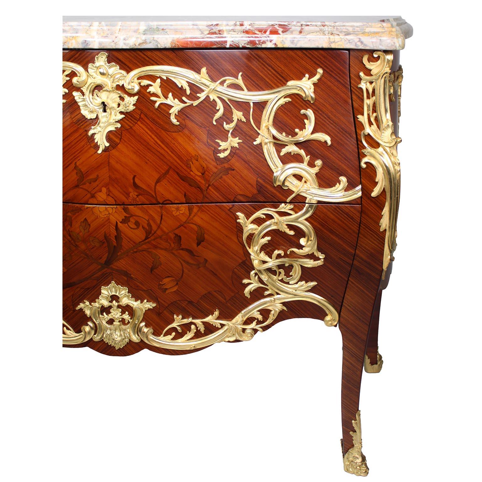 Una bella coppia di commodes francesi del XIX-XX secolo in stile Luigi XV con intarsio e ormeggio in vendita 8