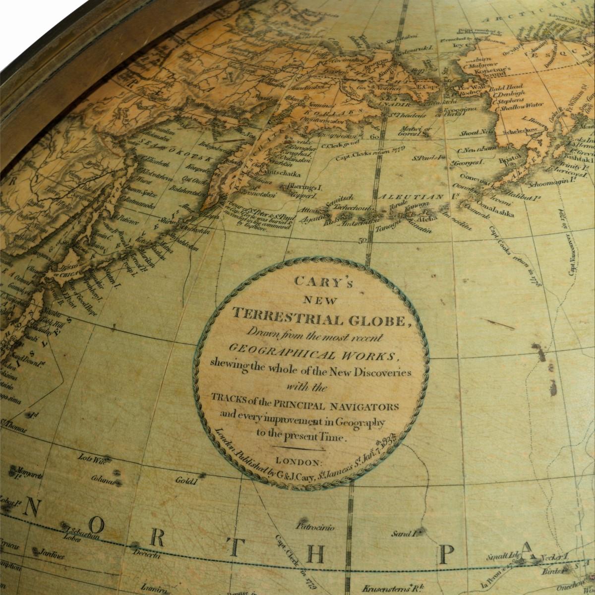 Inglese Bella coppia di mappamondi da terra di J. & G. Cary, datati 1820 e 1833 in vendita