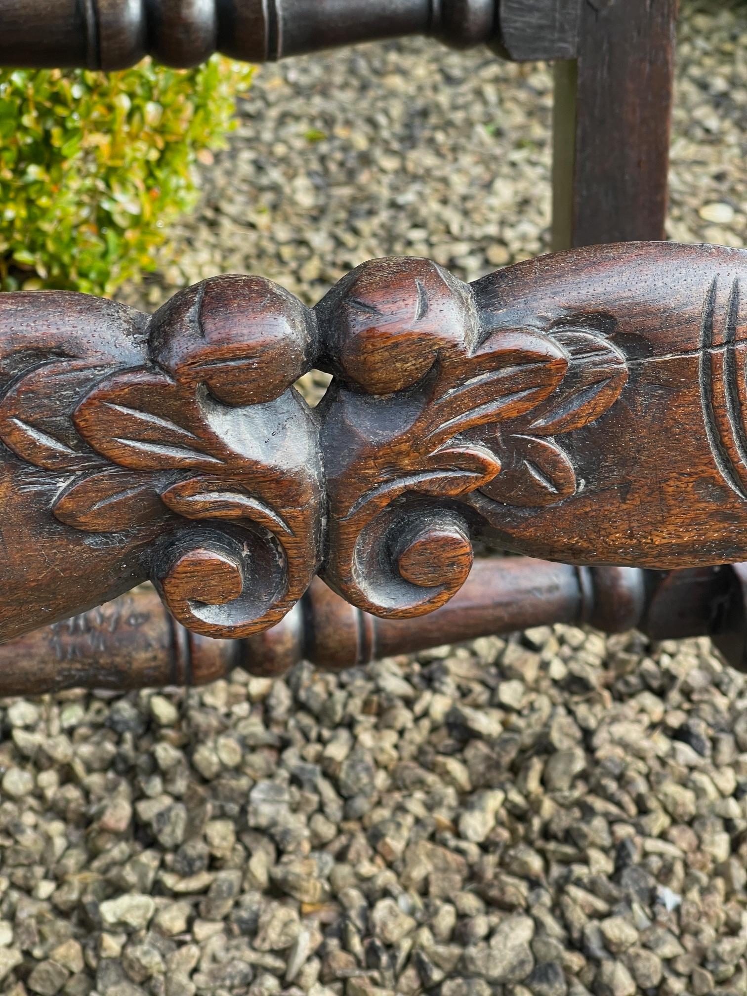 A Fine Pair of 17th Century Oak Chairs In Good Condition For Sale In Bakewell, GB