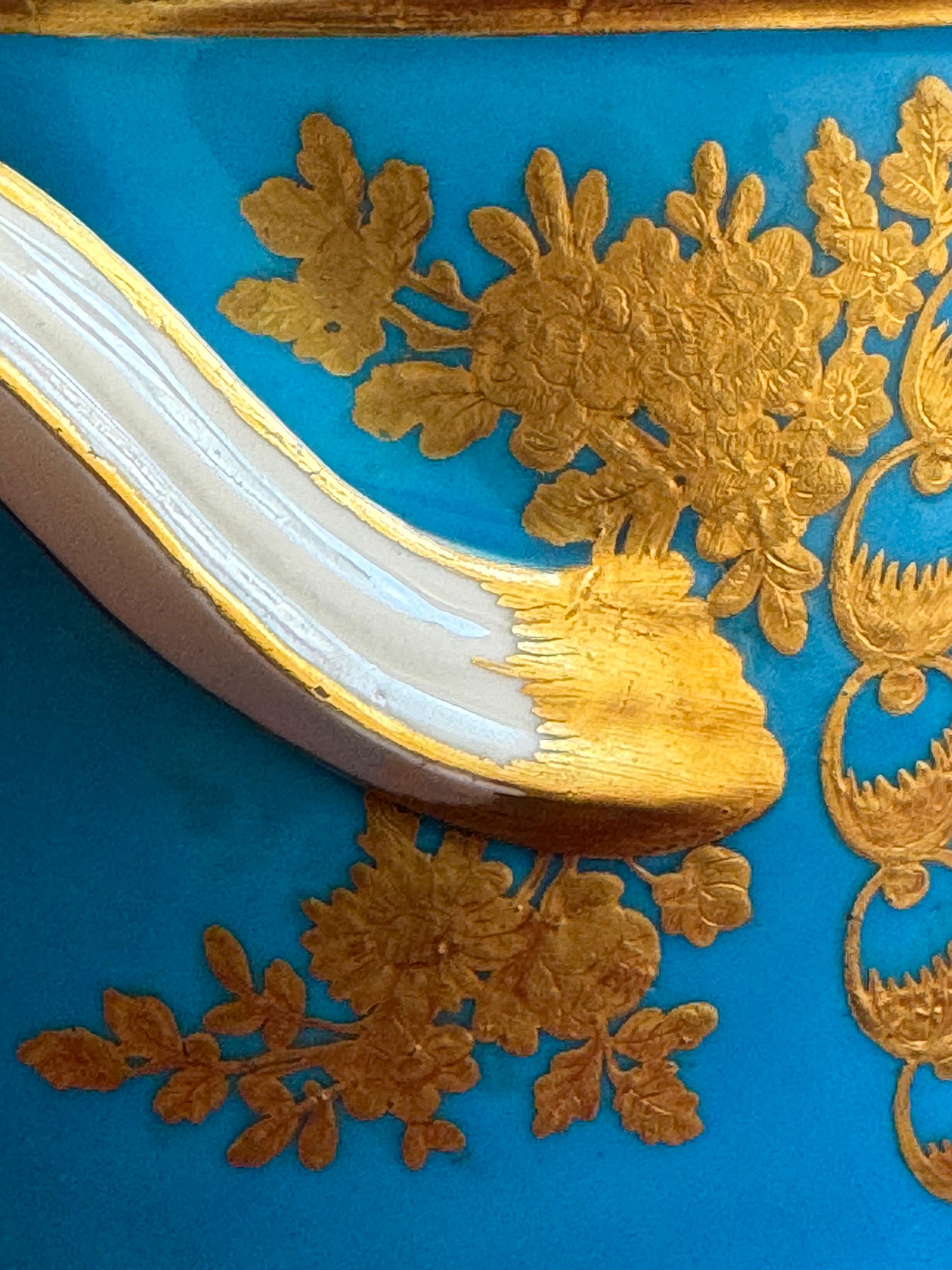 Fina pareja de cubiteras de porcelana de pasta blanda de Sèvres del siglo XVIII en venta 11