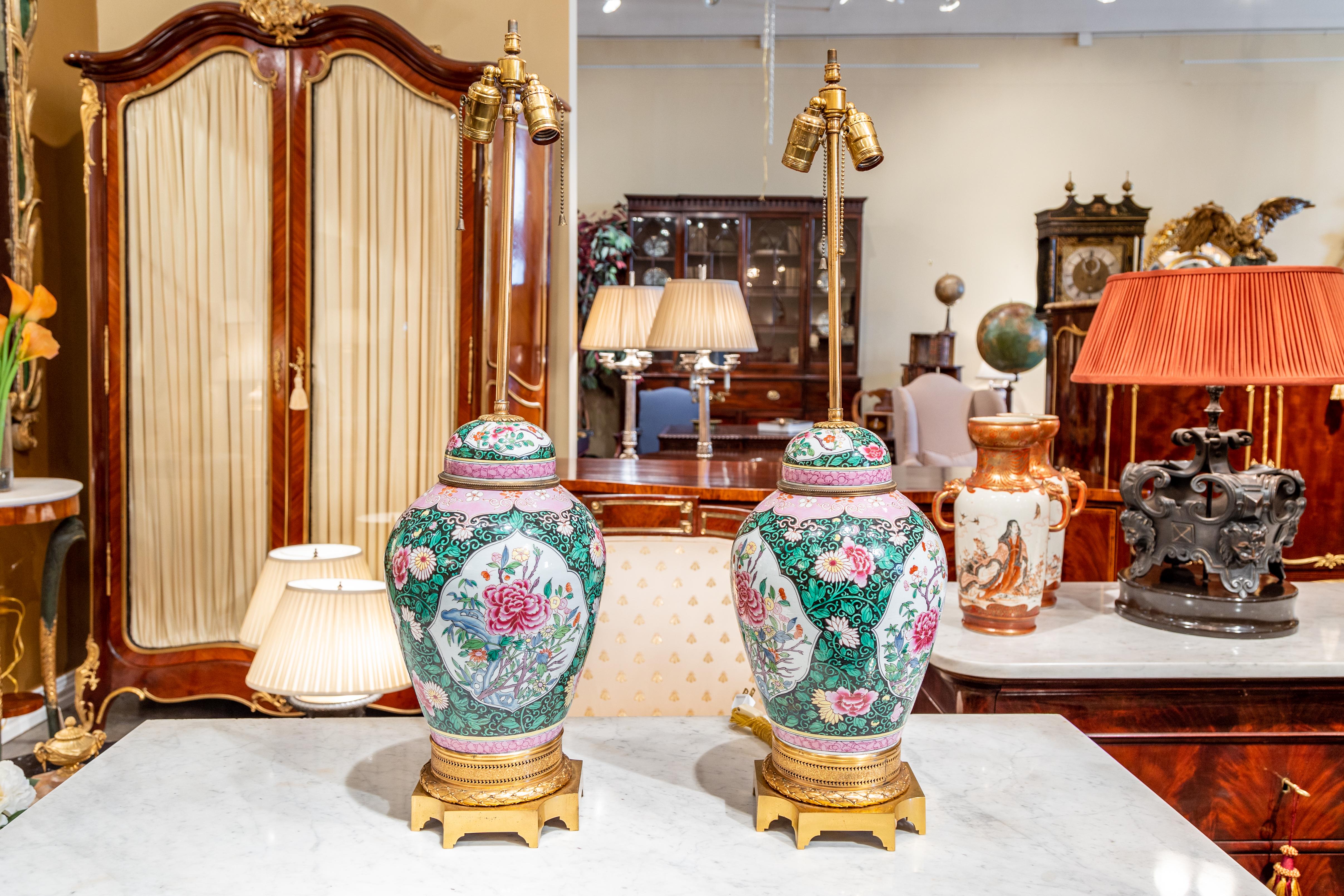 Fine Pair of 19th C French Famille Verte Porcelain and Bronze Dore Urn Lamps In Good Condition In Dallas, TX