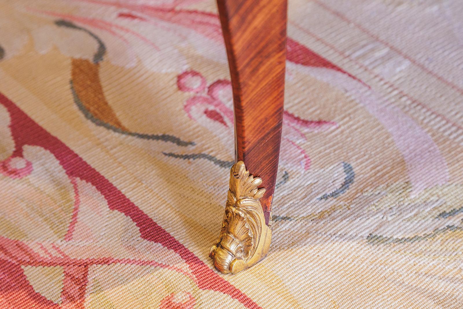 Paire de tables de service en bronze doré et de style Louis XVI du XIXe siècle. Bon état - En vente à Dallas, TX
