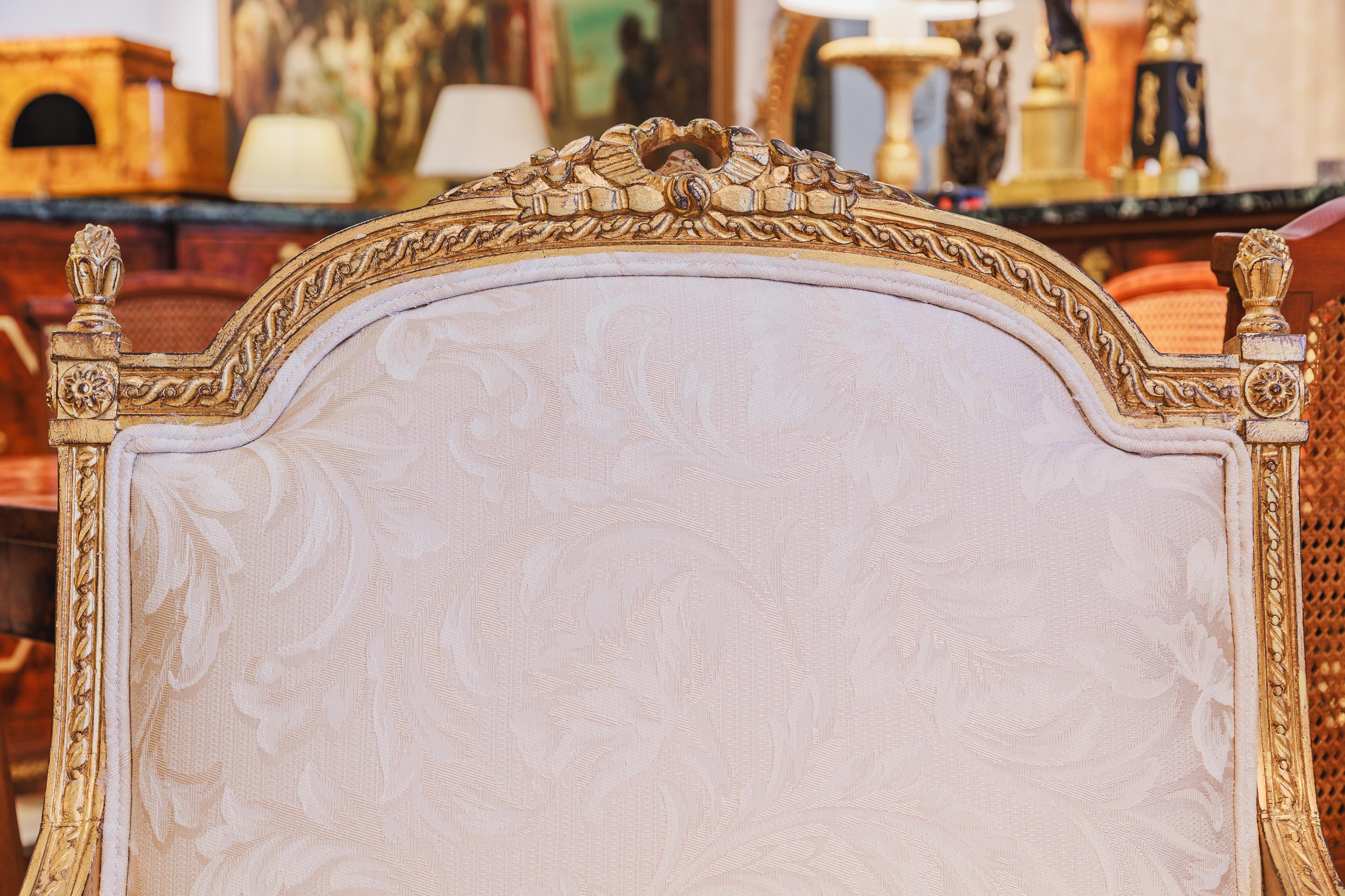 A fine pair of 19th c French Louis XVI gilt carved bergeres. Bon état - En vente à Dallas, TX
