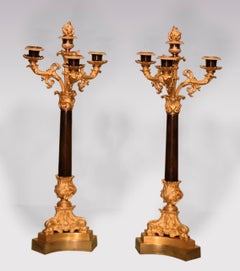 Une belle paire de candélabres à 4 lumières en bronze et bronze doré du XIXe siècle