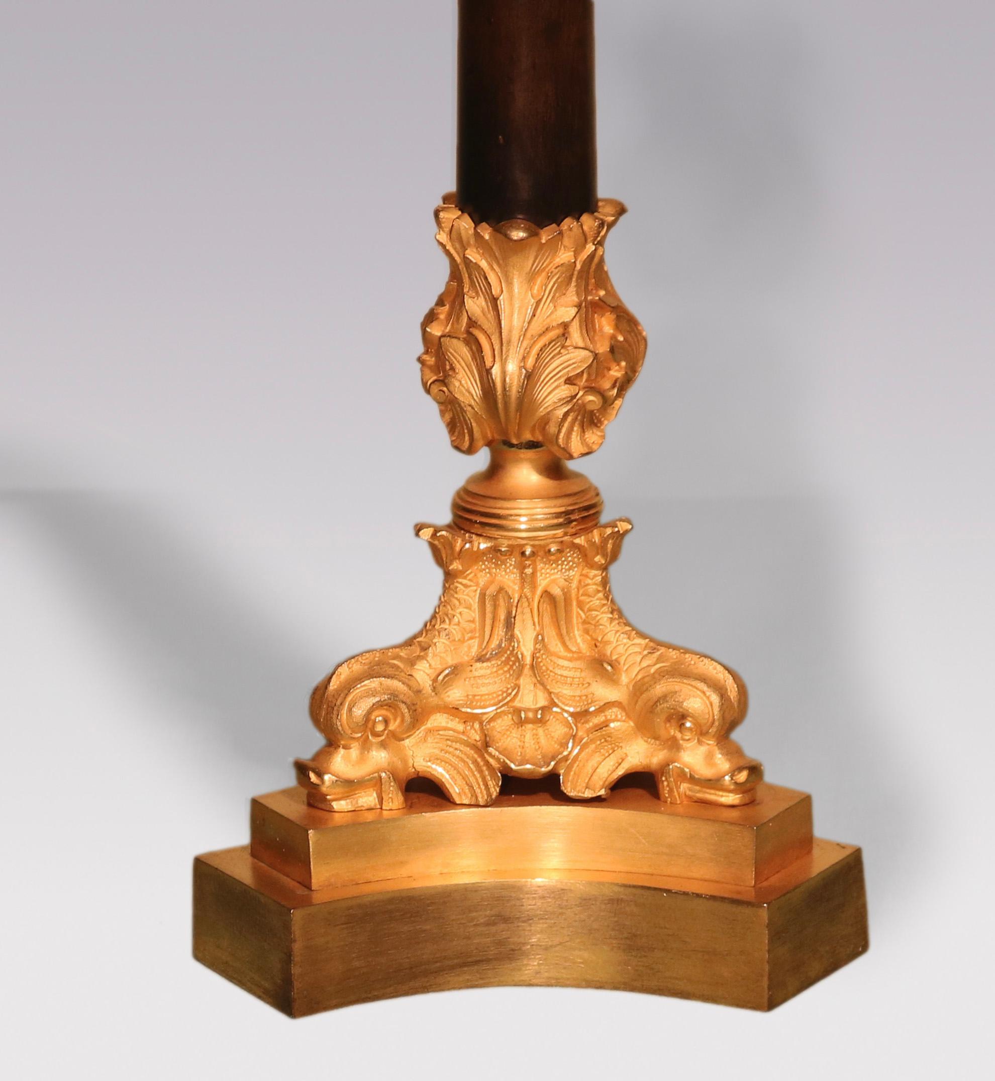 Ein feines Paar Bronze- und Goldbronze-Kandelaber aus dem 19. Jahrhundert mit 4 Lichtern (Englisch) im Angebot