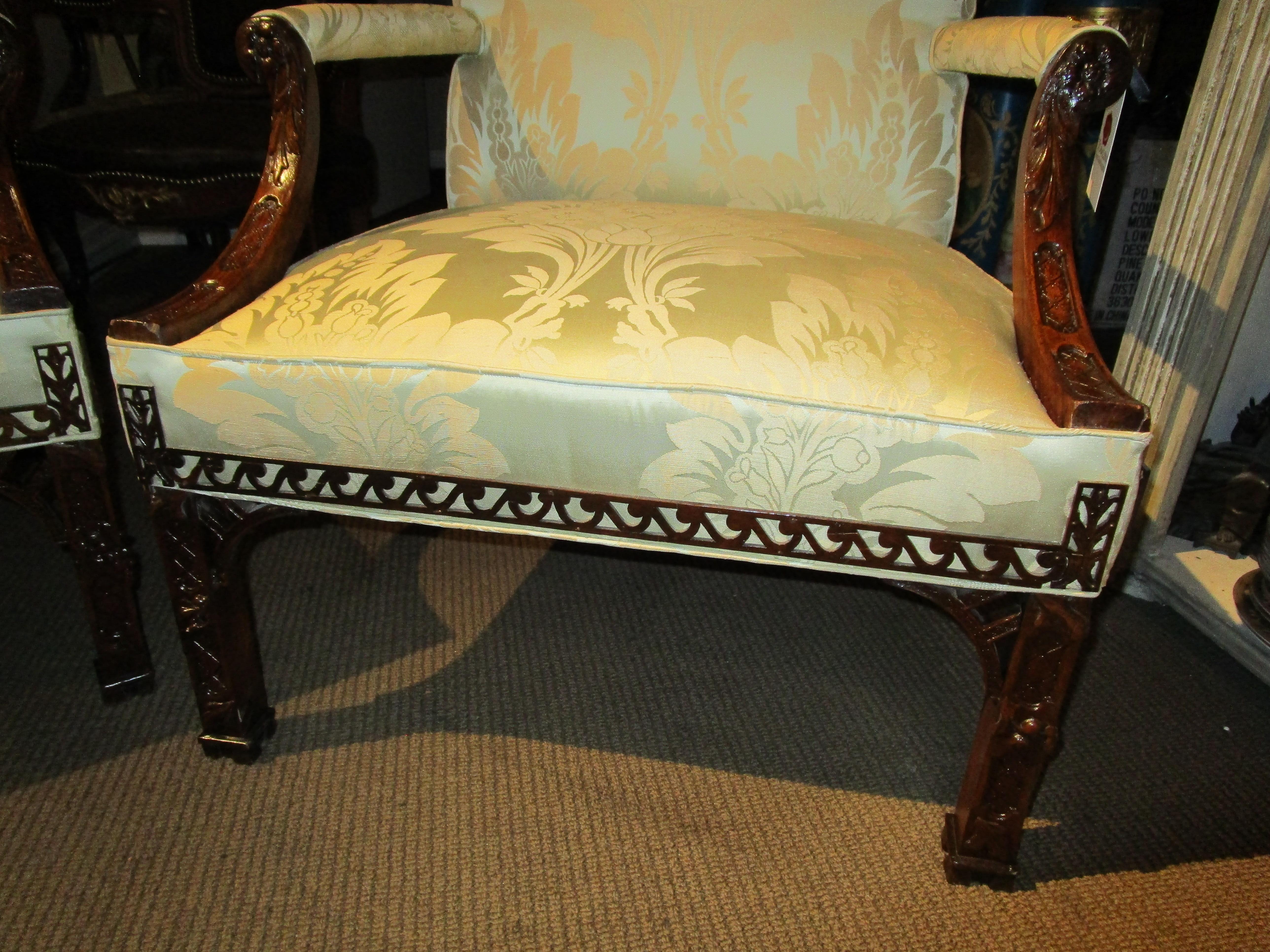 Un par de finas sillas chinas Chippendale de caoba Gainsborough del siglo XIX en venta 3