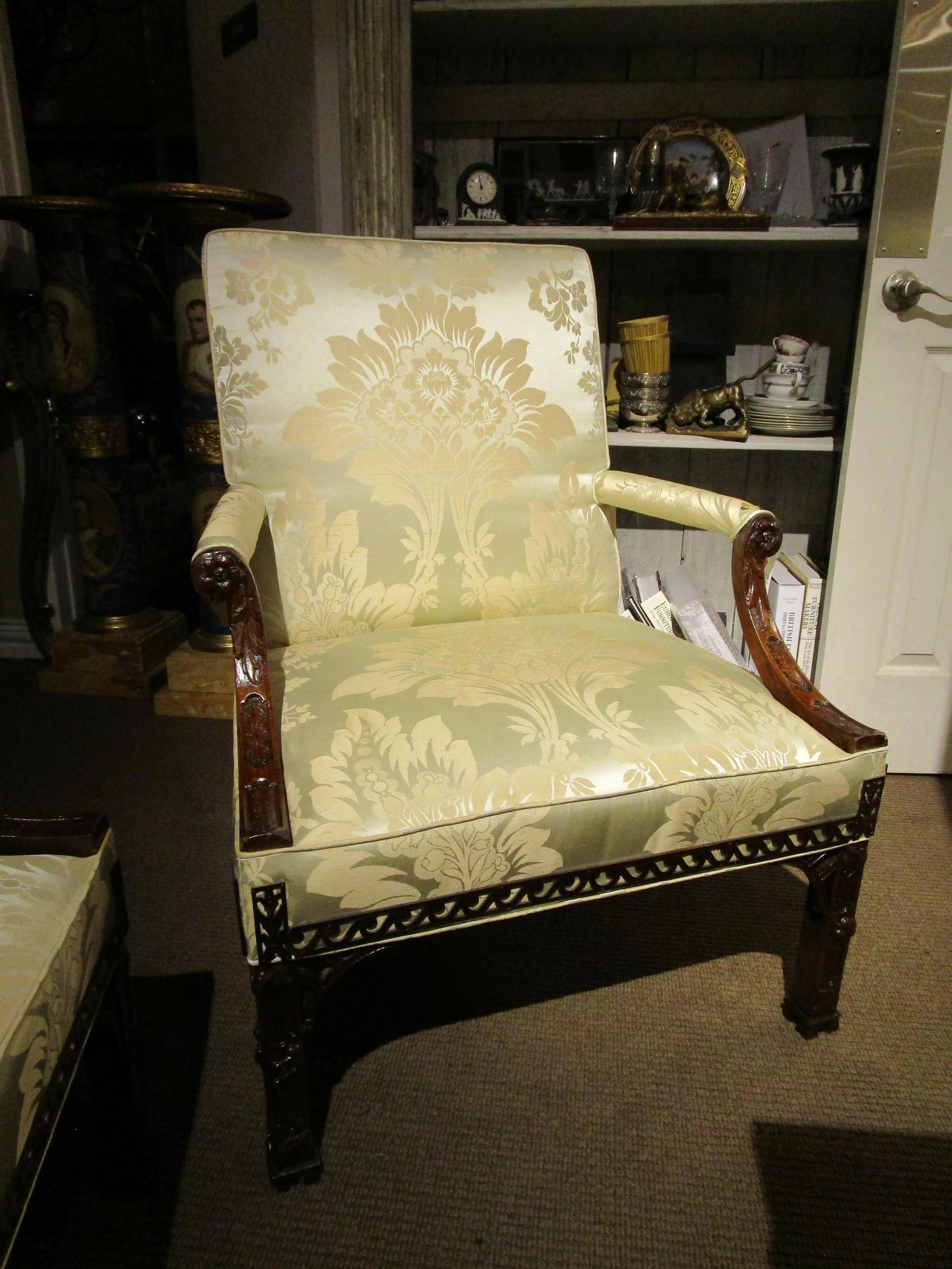 Un par de finas sillas chinas Chippendale de caoba Gainsborough del siglo XIX en venta 4