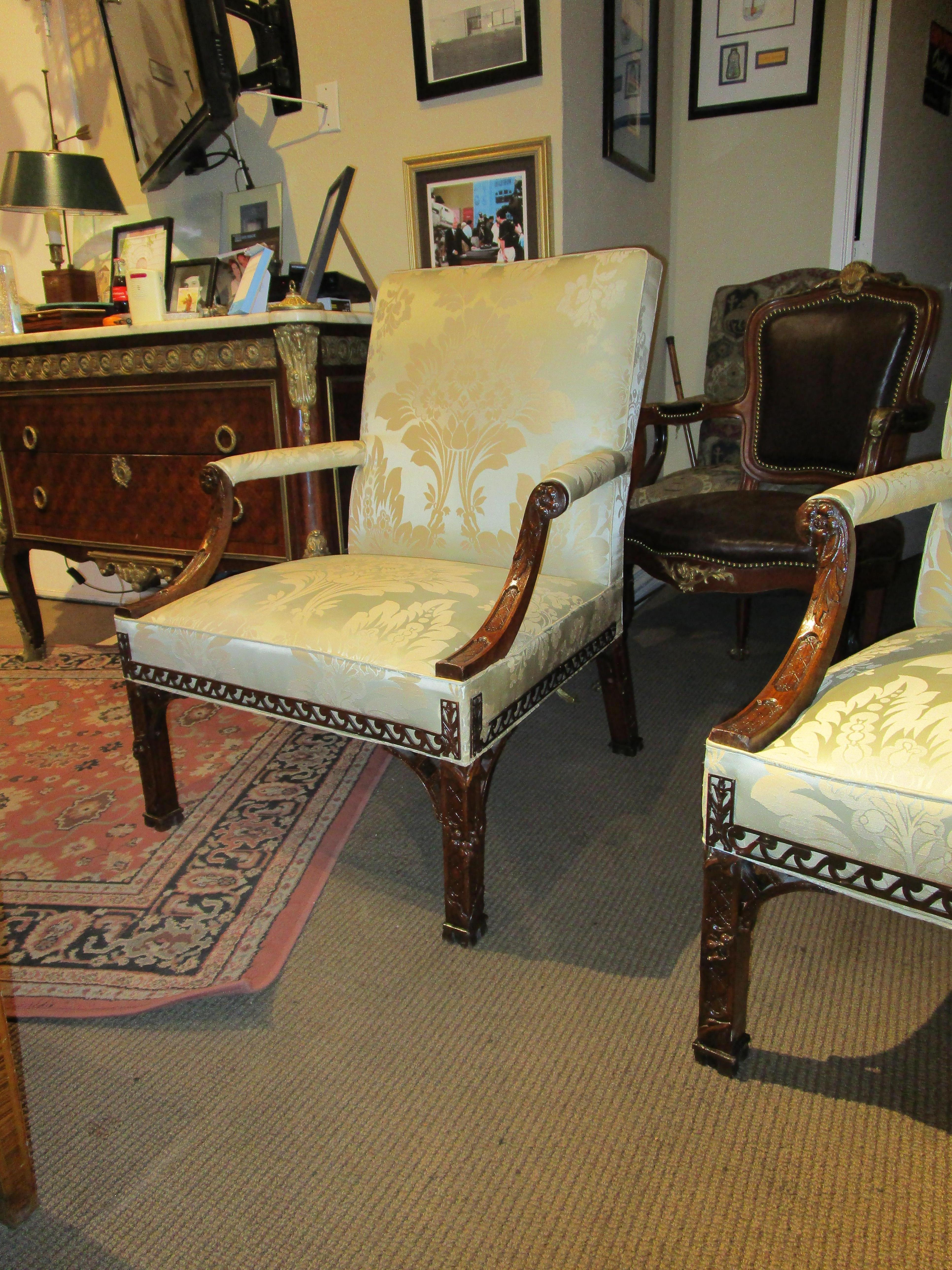 Un par de finas sillas chinas Chippendale de caoba Gainsborough del siglo XIX Chippendale chino en venta