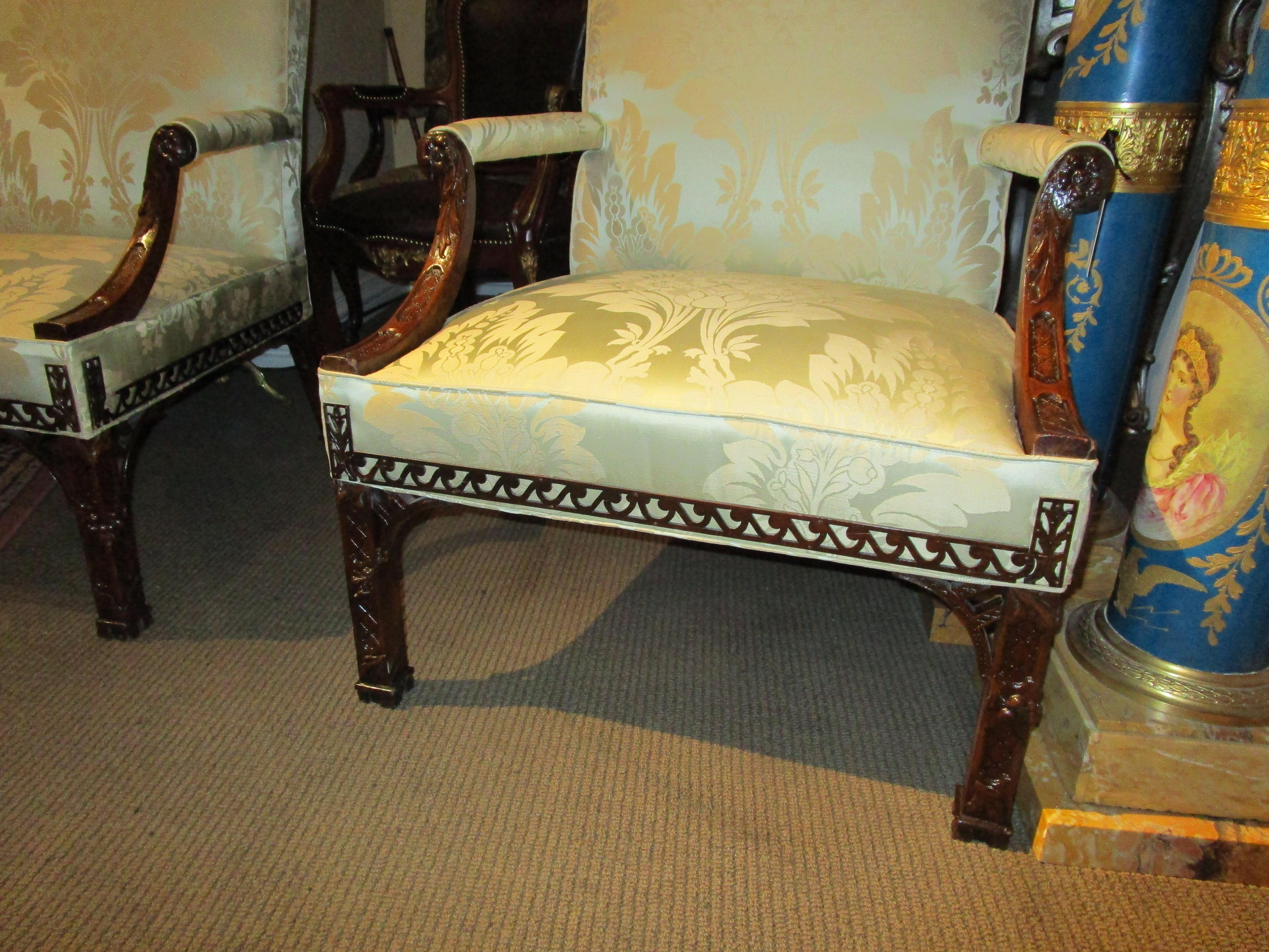 Un par de finas sillas chinas Chippendale de caoba Gainsborough del siglo XIX Inglés en venta