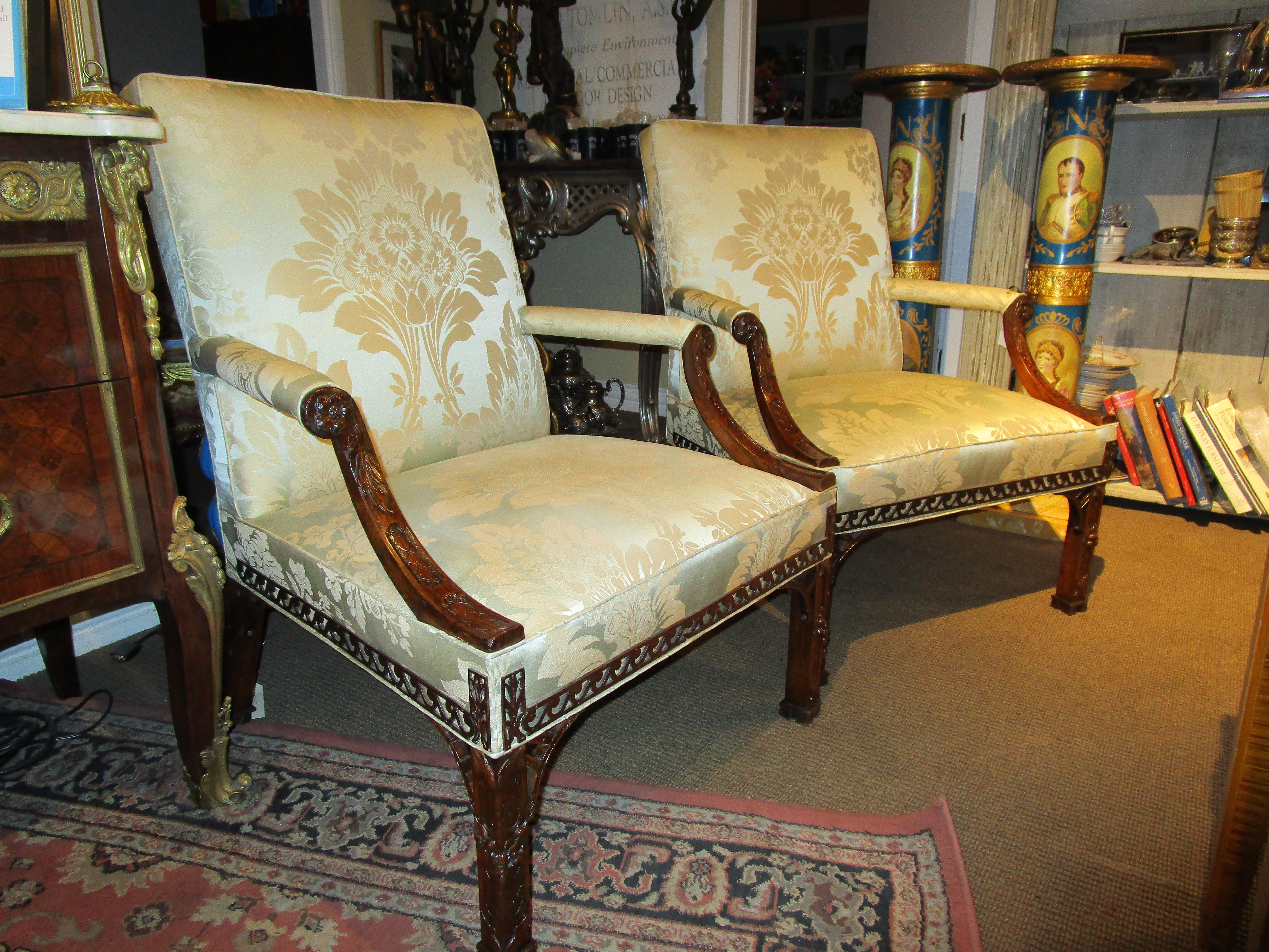 Un par de finas sillas chinas Chippendale de caoba Gainsborough del siglo XIX en venta 2