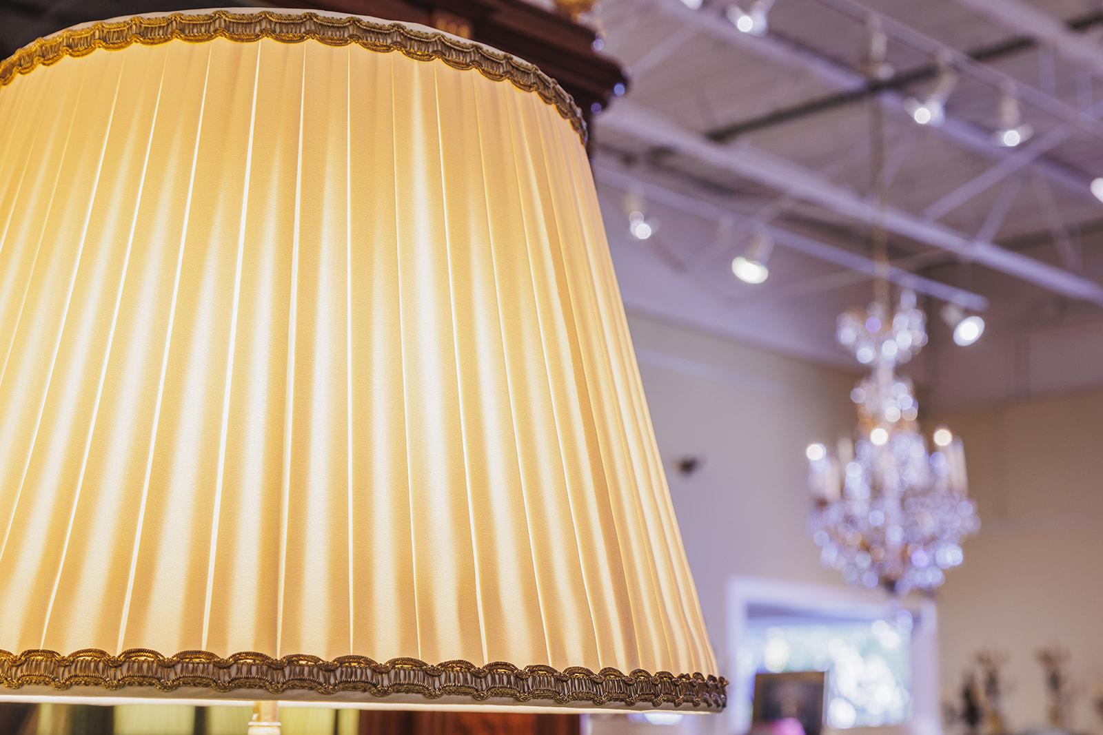 Paire de lampes en porcelaine céladon et bronze doré du XIXe siècle Bon état - En vente à Dallas, TX