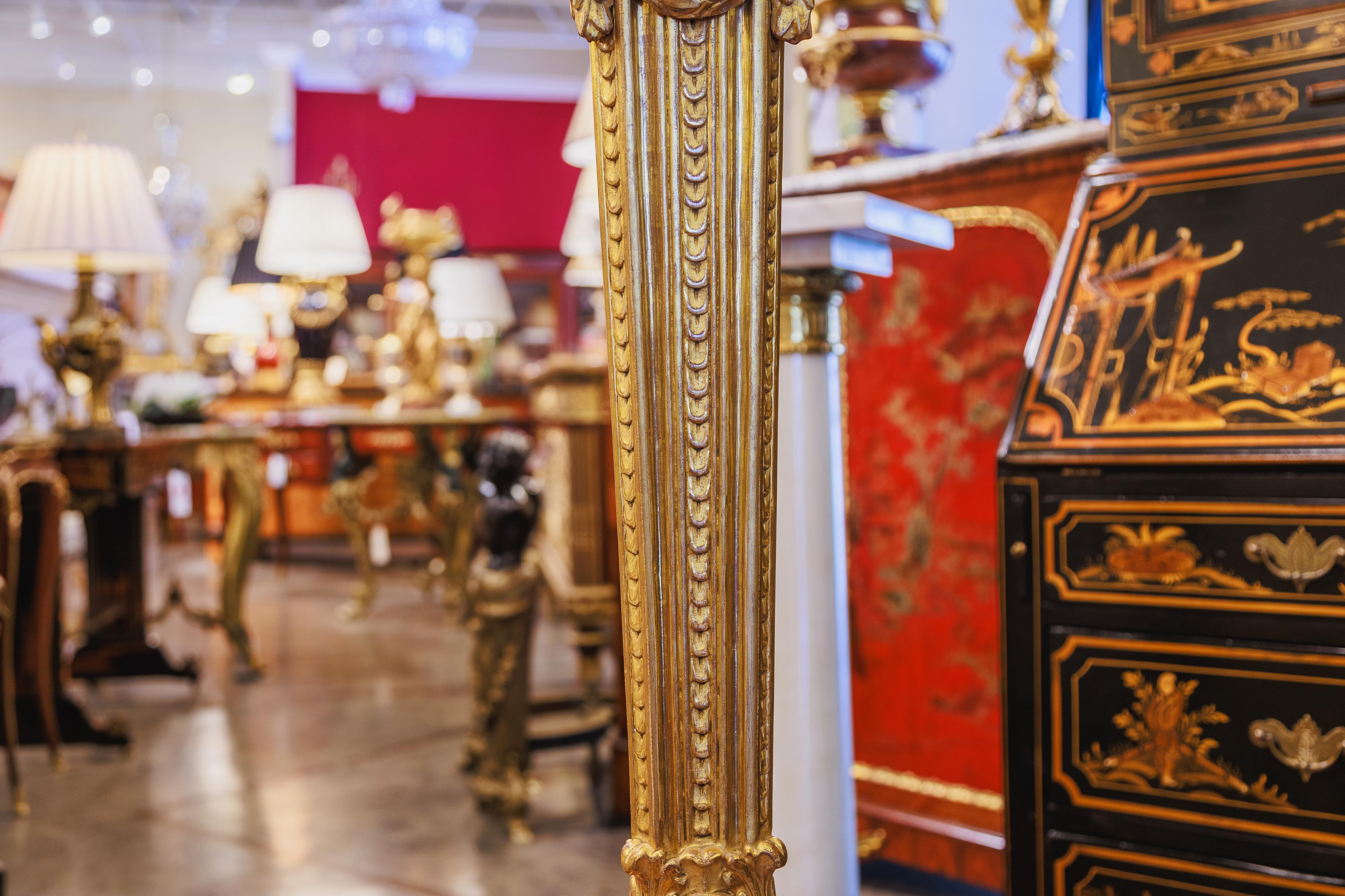 A  fine pair of 19th century George 111 gilt torchiere floor lamps In Good Condition For Sale In Dallas, TX