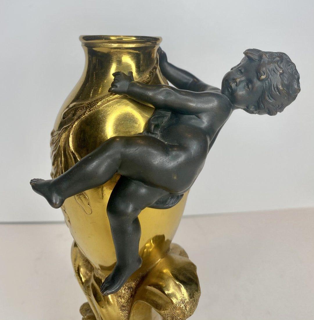 Français Paire de vases en bronze doré du 19e siècle par August Moreau en vente