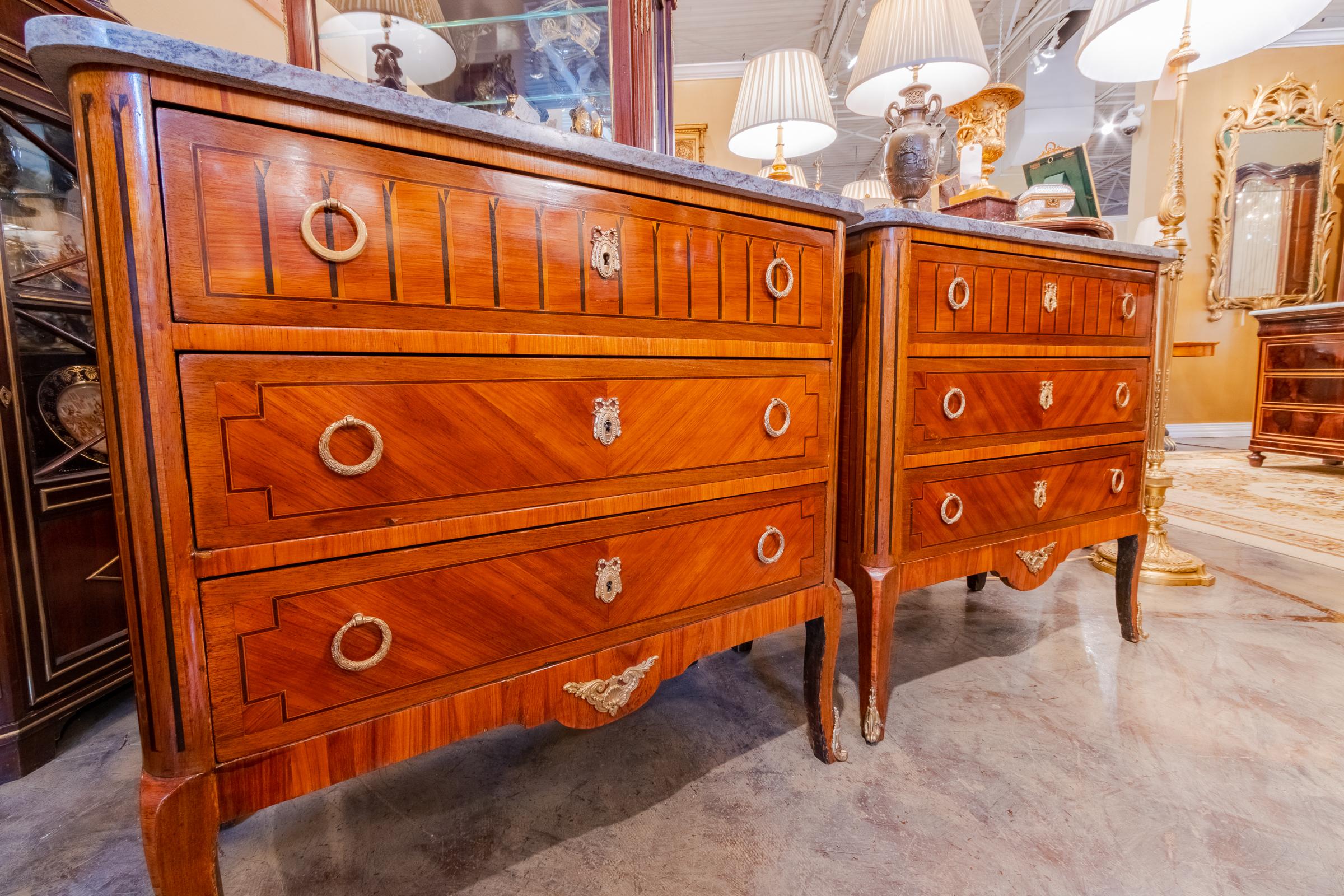 Fine Pair of 19th Italian Louis XV Mahogany and Inlayed Marble Top Nightstands In Good Condition For Sale In Dallas, TX