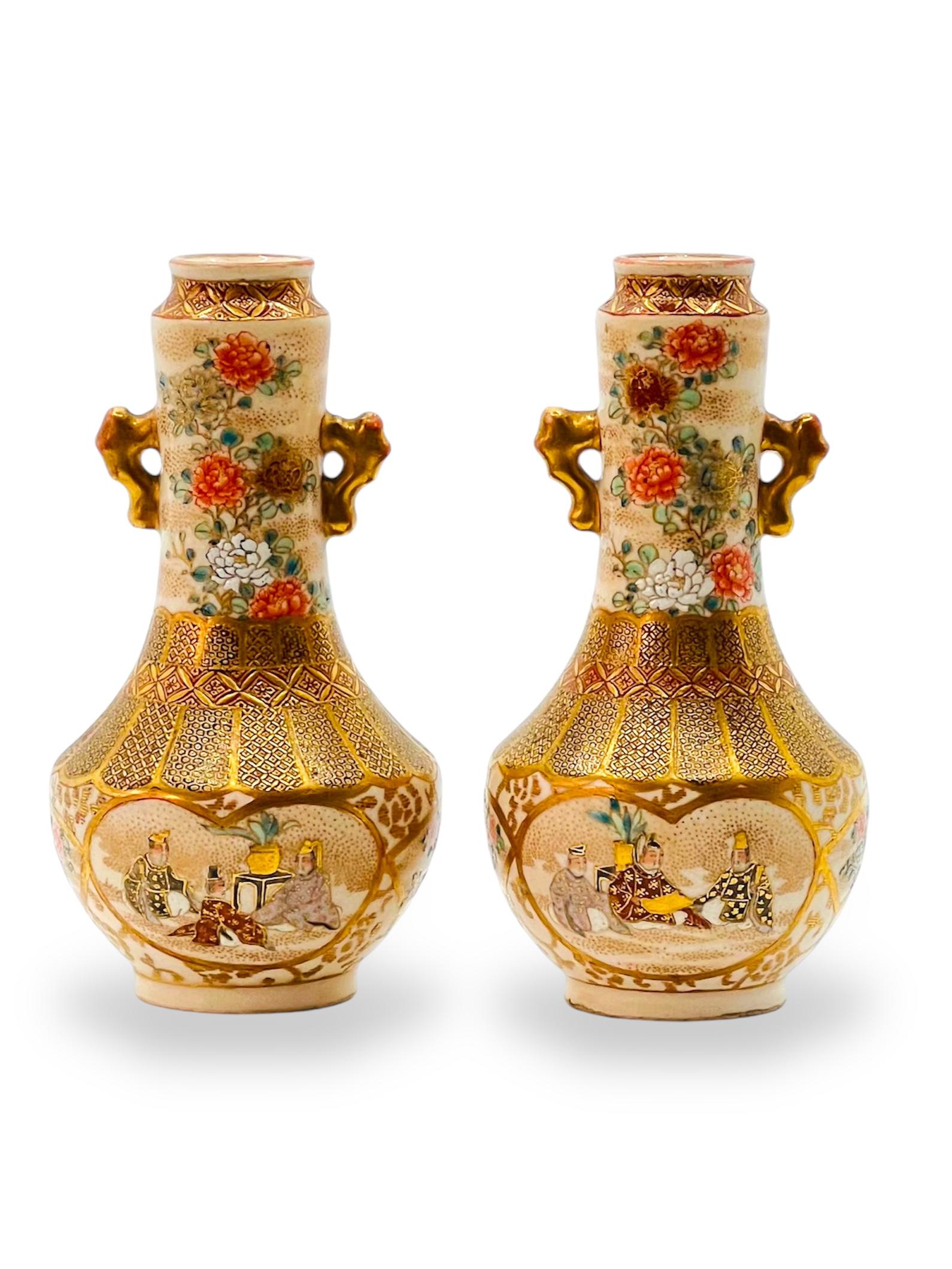Une belle paire de vases japonais anciens Satsuma. Signé Kyuozan.Époque Meiji en vente 4