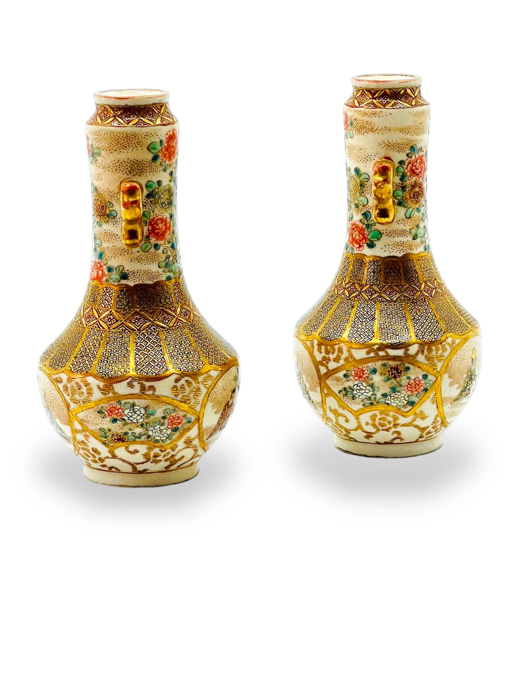 Japonais Une belle paire de vases japonais anciens Satsuma. Signé Kyuozan.Époque Meiji en vente