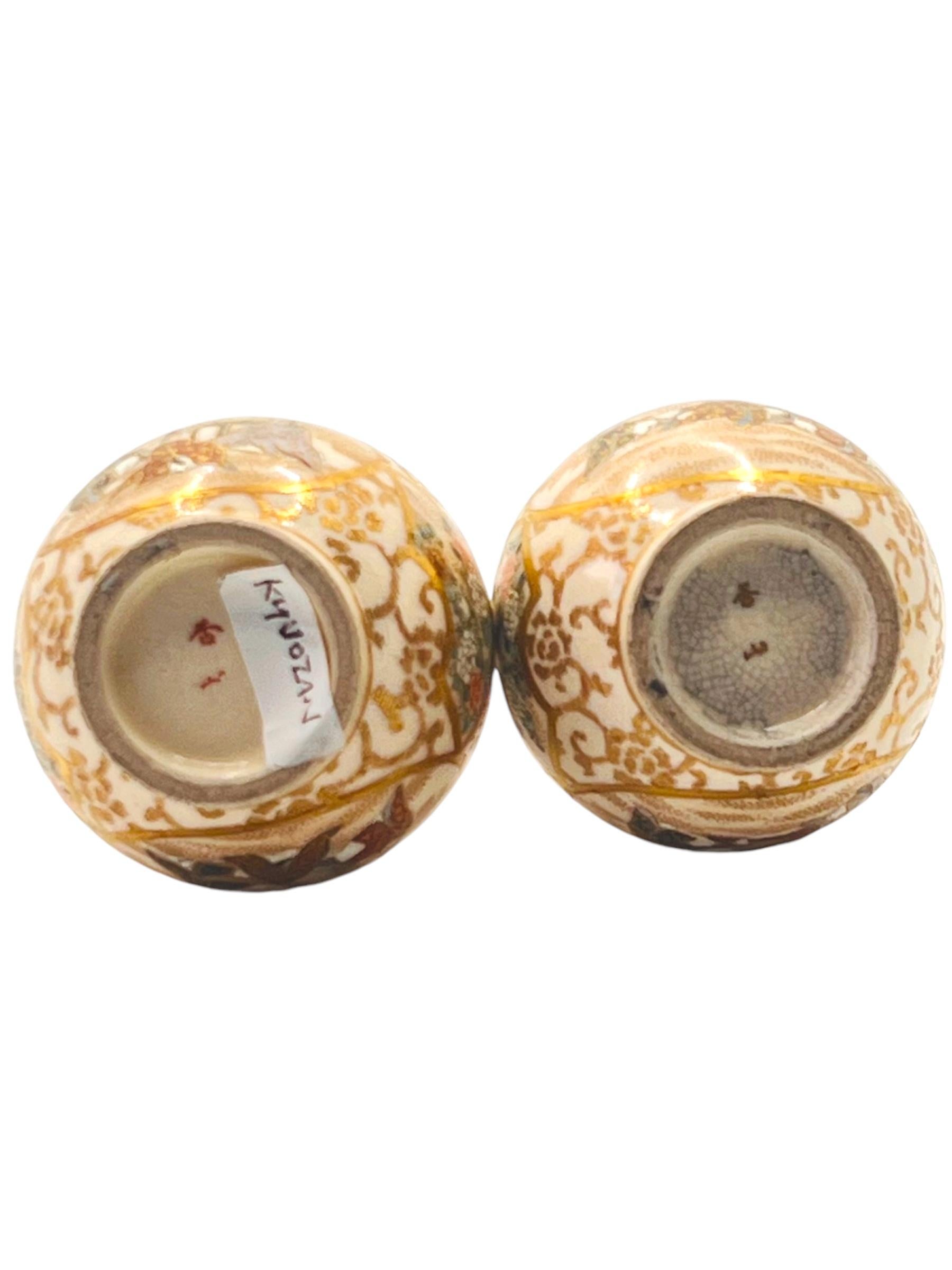 Une belle paire de vases japonais anciens Satsuma. Signé Kyuozan.Époque Meiji en vente 1
