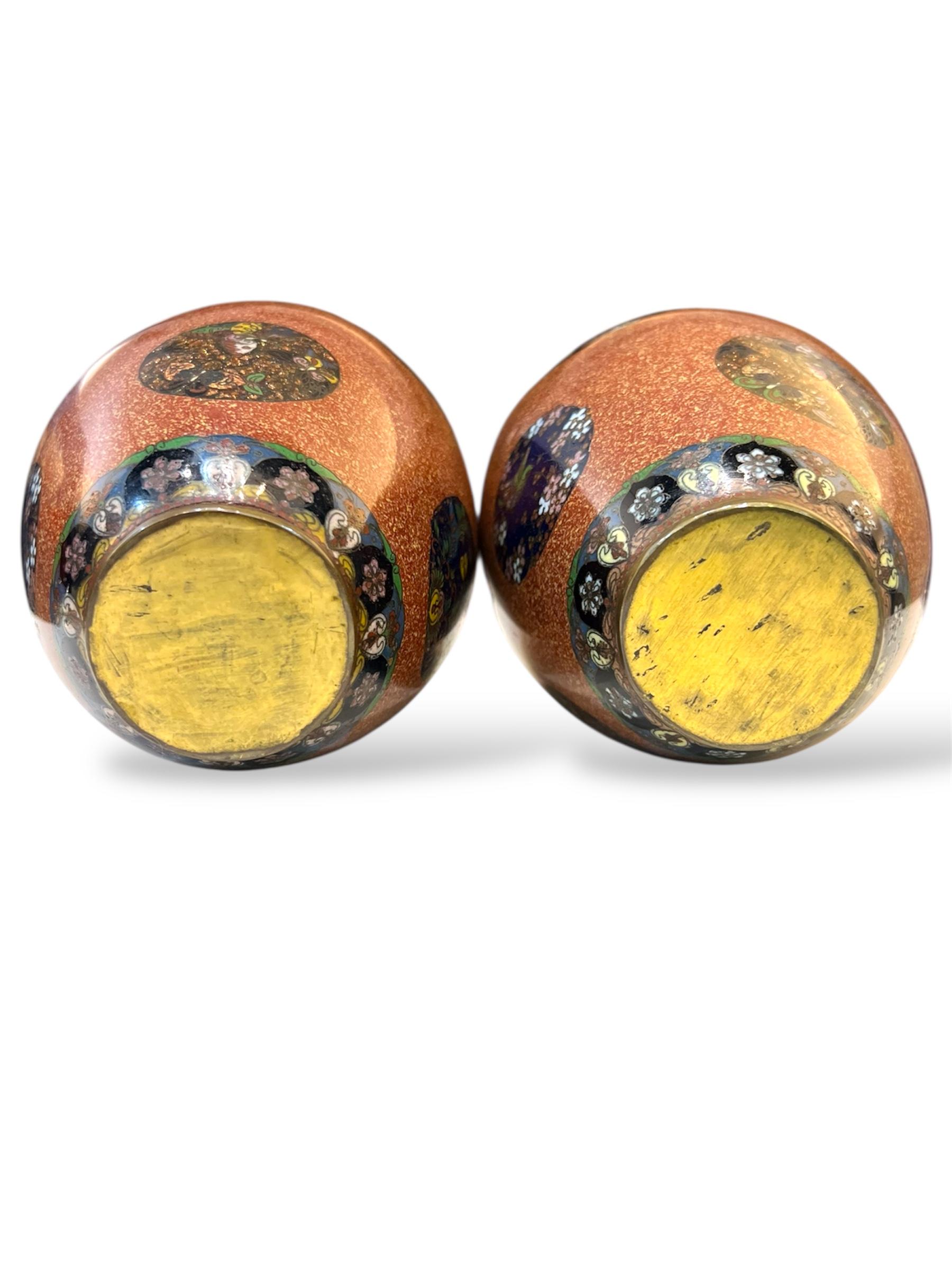 Una bella coppia di vasi di cannella cloisonné attribuiti a Honda Yasaburo. Epoca Meiji in vendita 4