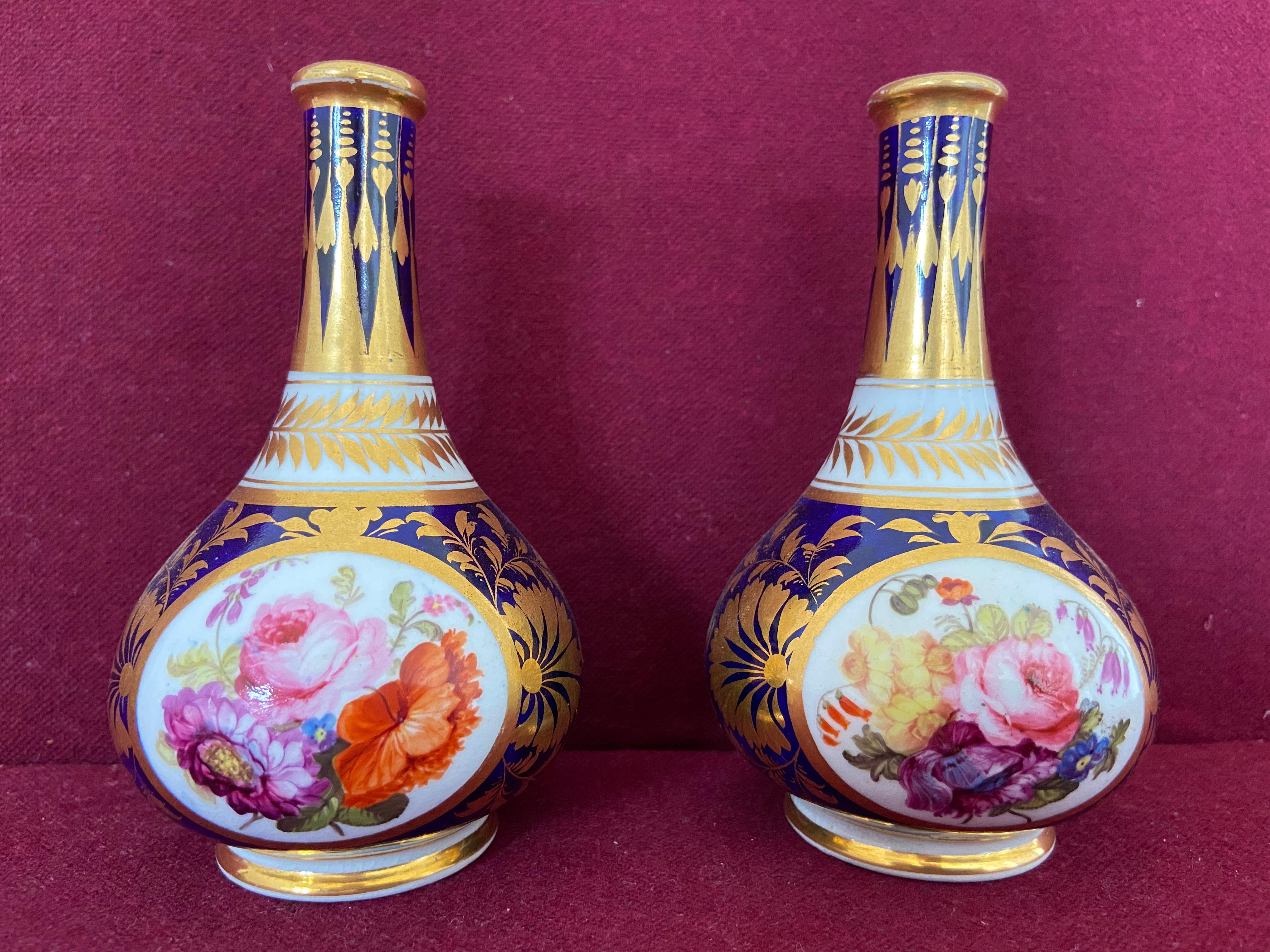 A fine pair of Derby porcelain scent bottles c.1815. Finely decorated with flowers in a roundel reserved on rich cobalt blue ground.

Condition: Excellent.
