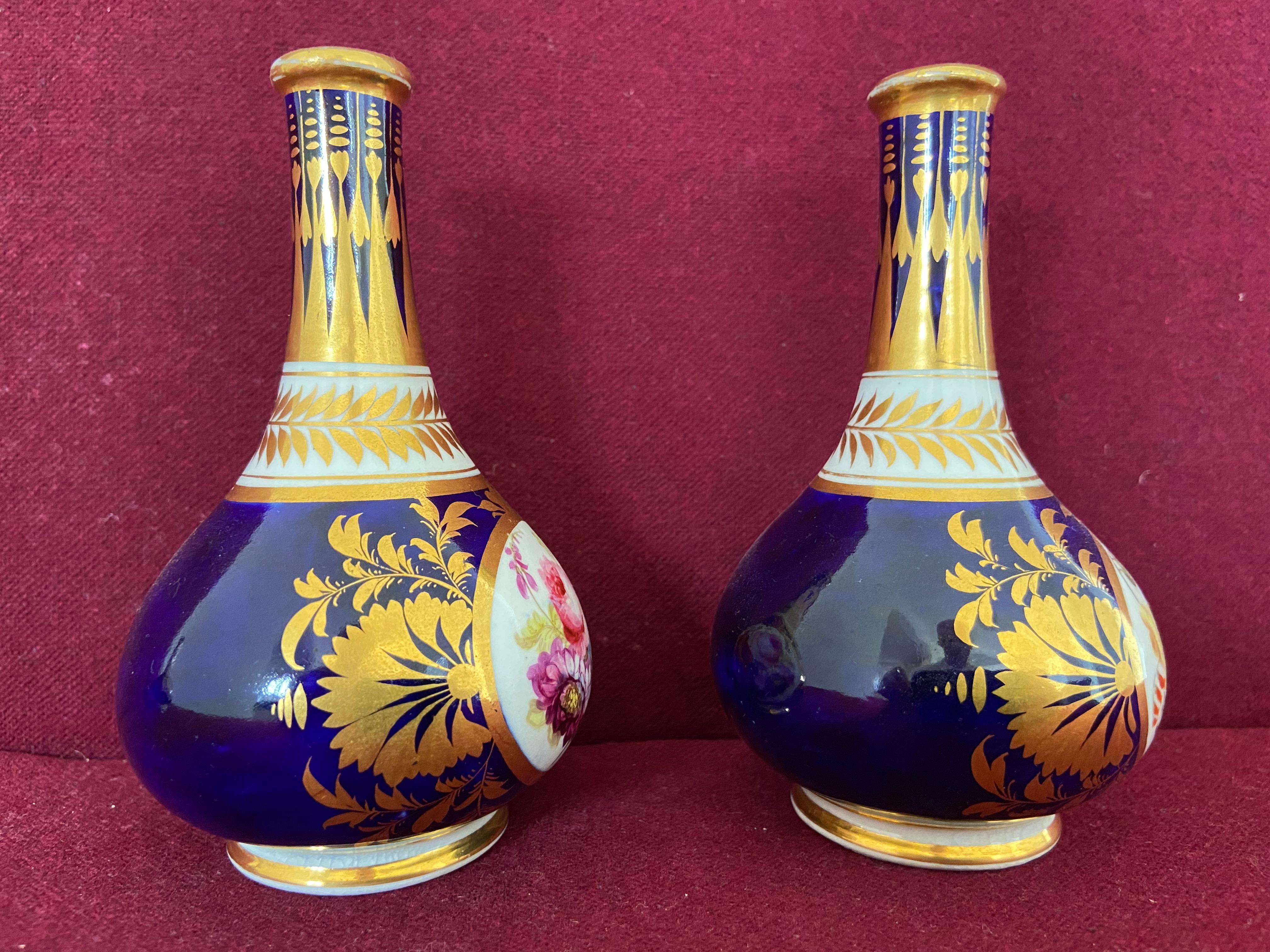 Fine Pair of Derby Porcelain Scent Bottles C.1815 In Good Condition In Exeter, GB