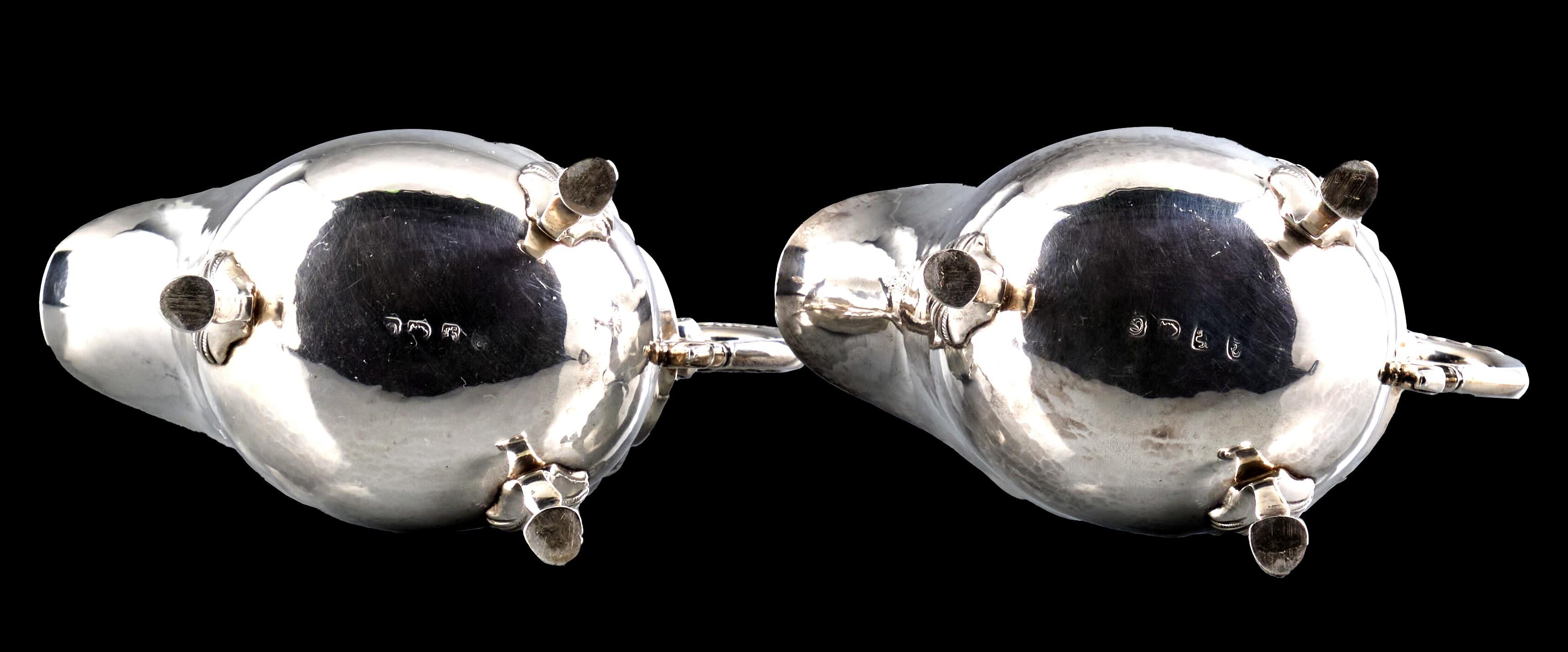 Fine Pair of Mid 18th Century Georgian Sterling Silver Sauce Boats, London 1762 For Sale 1