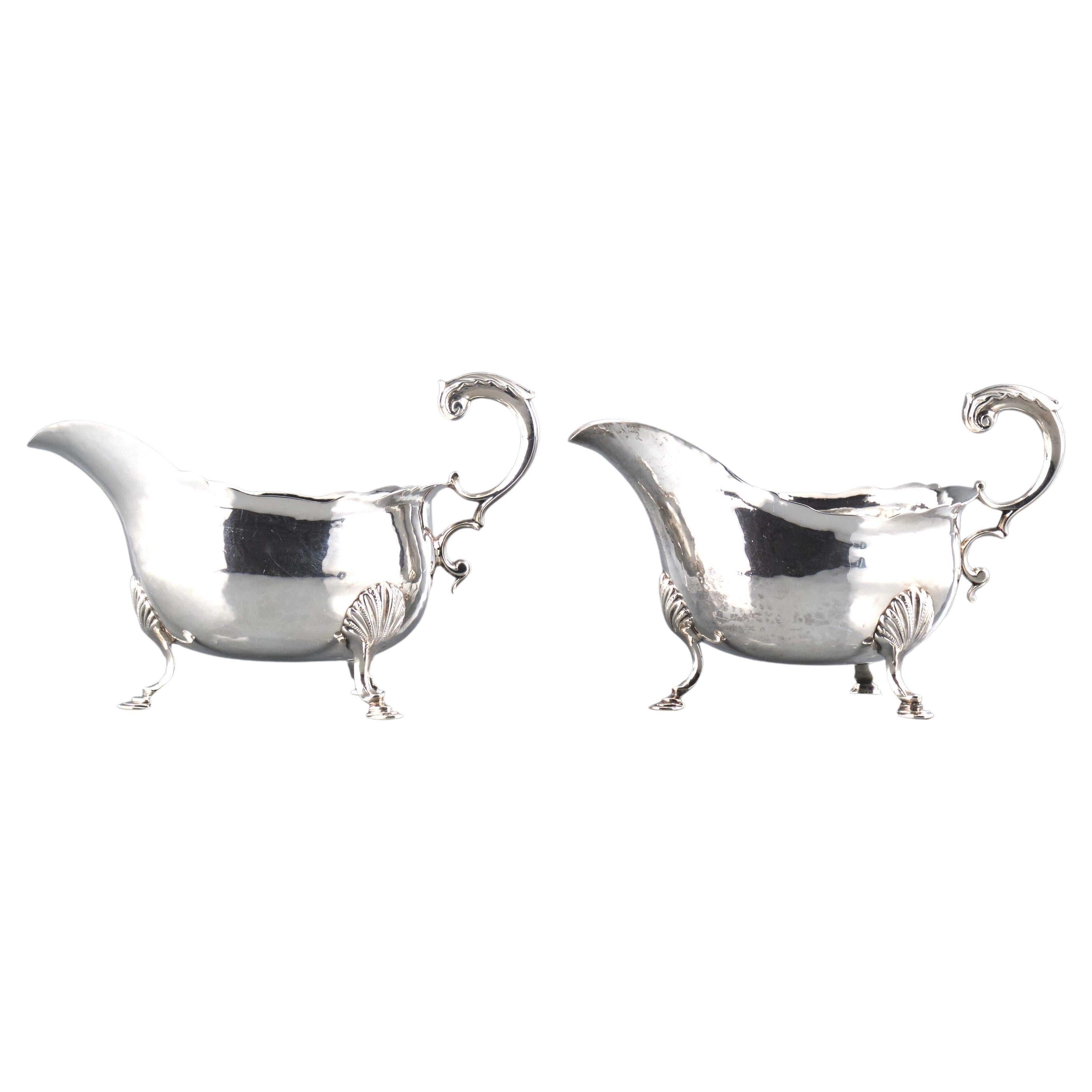 Fine Pair of Mid 18th Century Georgian Sterling Silver Sauce Boats, London 1762 For Sale