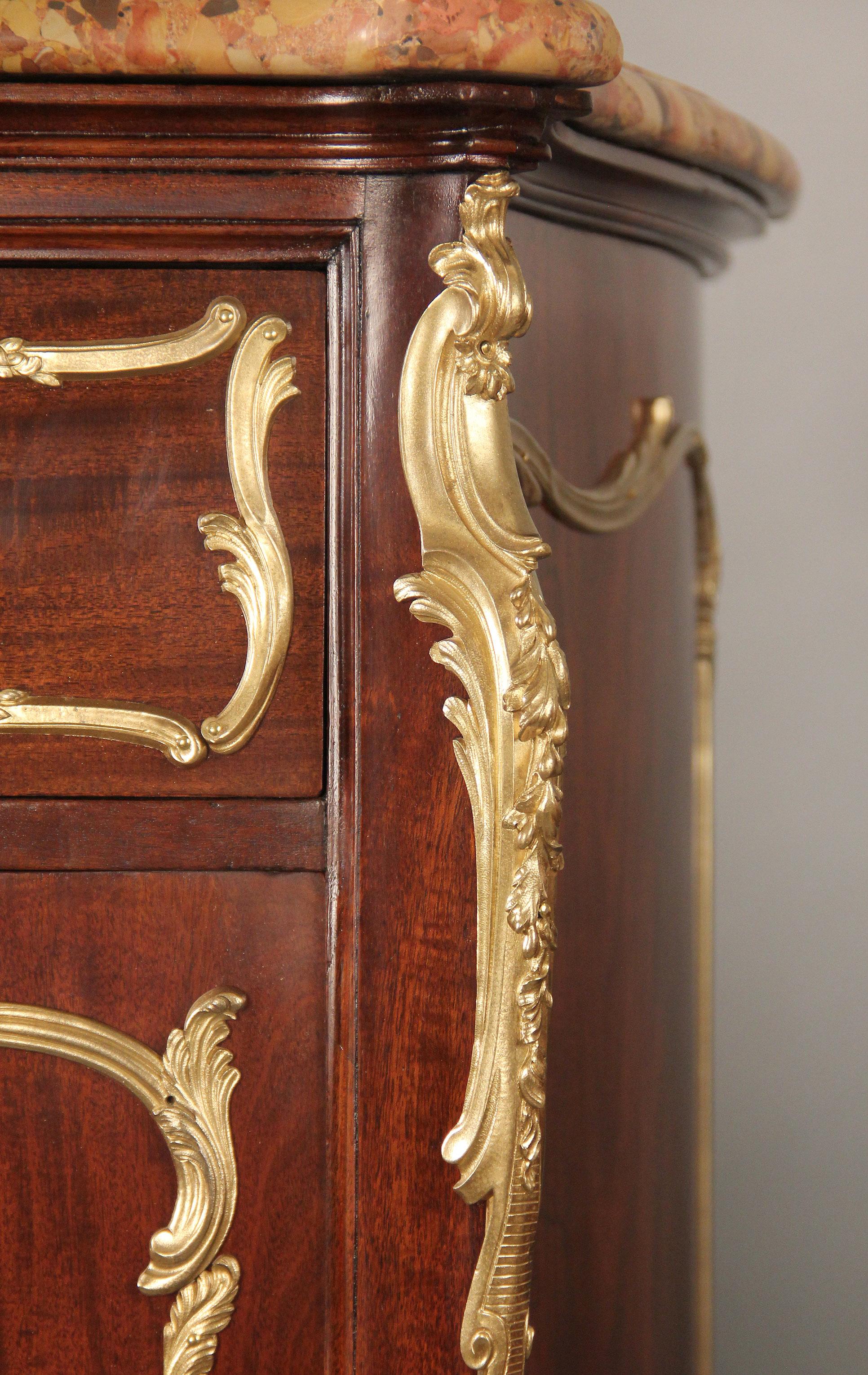 Belle Époque Paire d'armoires montées sur bronze doré du début du XXe siècle par François Linke en vente