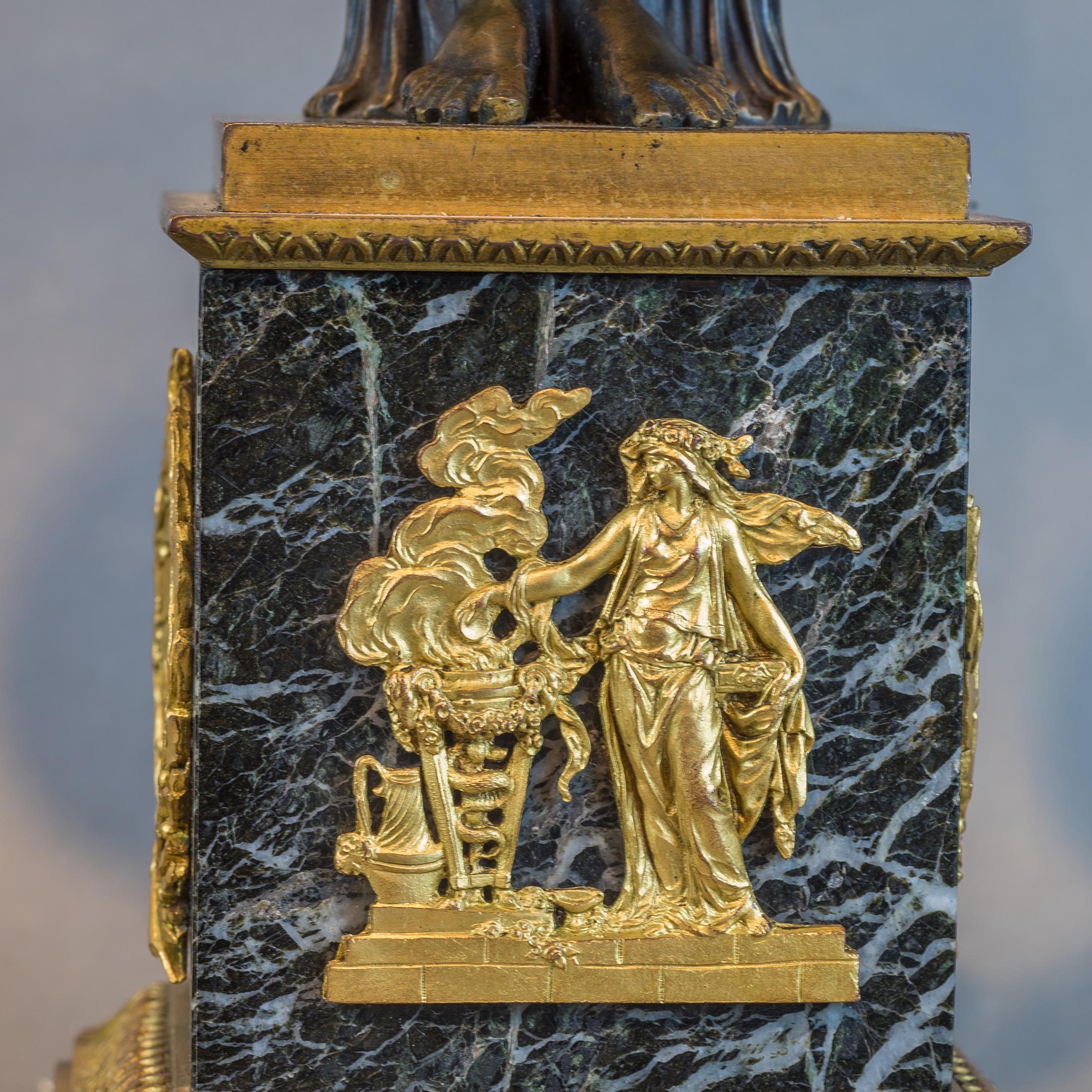  Sechs figurale Empire-Kandelaber aus vergoldeter und patinierter Bronze mit sechs Lichtern im Angebot 1