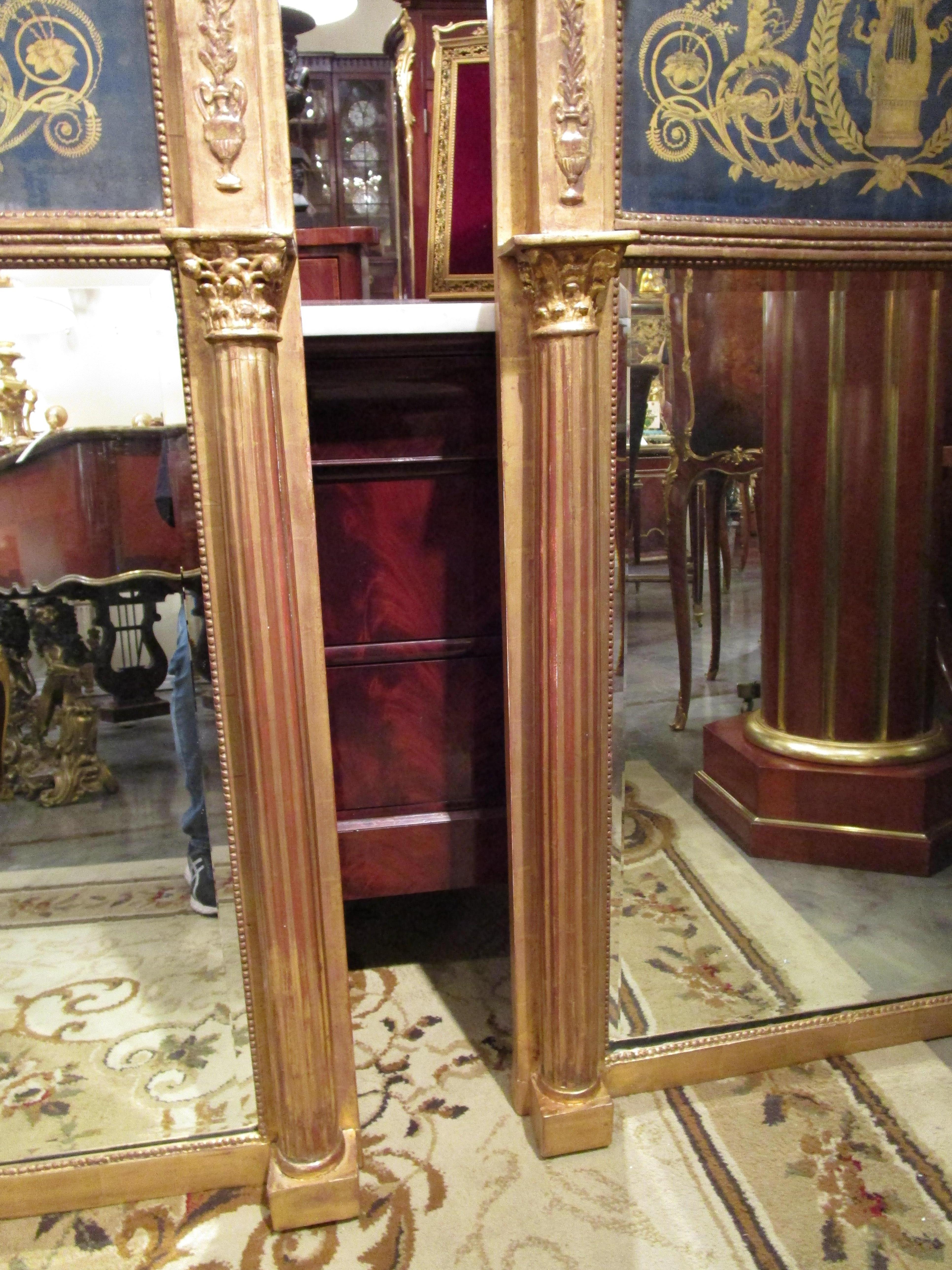 Fine Pair of English Regency Gilt Carved and Eglomise Pier Mirrors In Good Condition In Dallas, TX