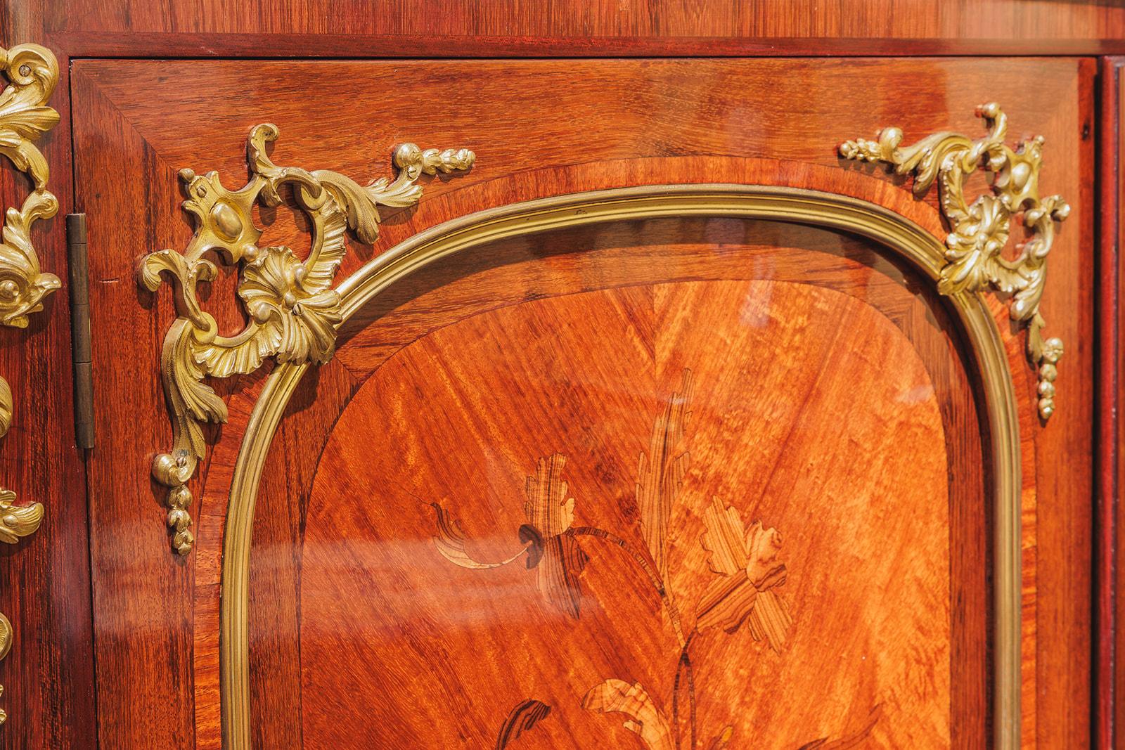 Une belle paire d'armoires françaises du 19ème siècle par G. Durand  en vente 3