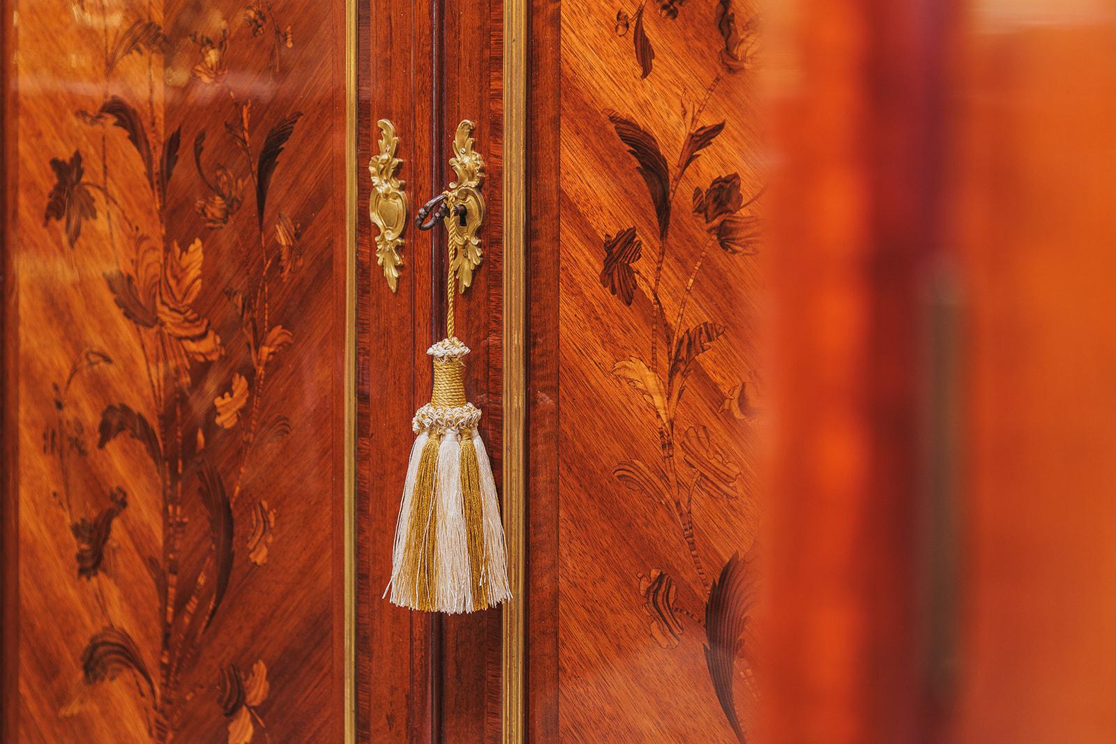 Marbre Une belle paire d'armoires françaises du 19ème siècle par G. Durand  en vente