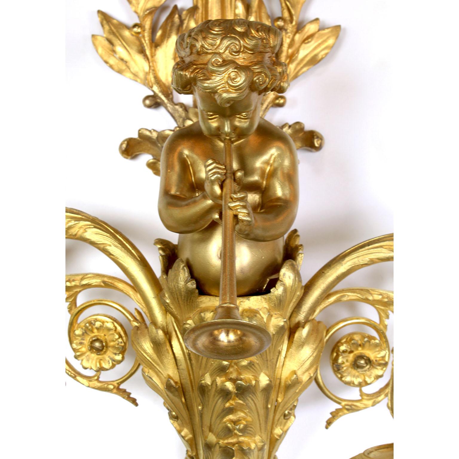 Dorato Fine Pair of French 19th Century Gilt-Bronze Figural Wall-Lights with Children in vendita