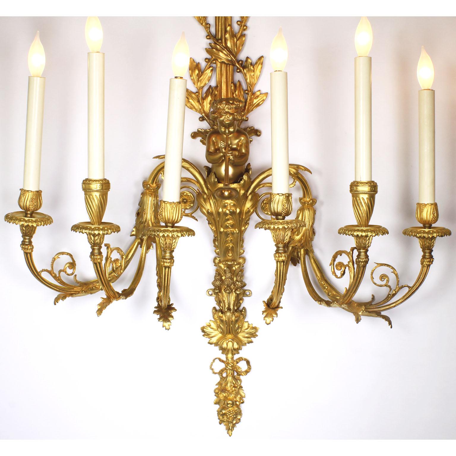 Fine Pair of French 19th Century Gilt-Bronze Figural Wall-Lights with Children In condizioni buone in vendita a Los Angeles, CA