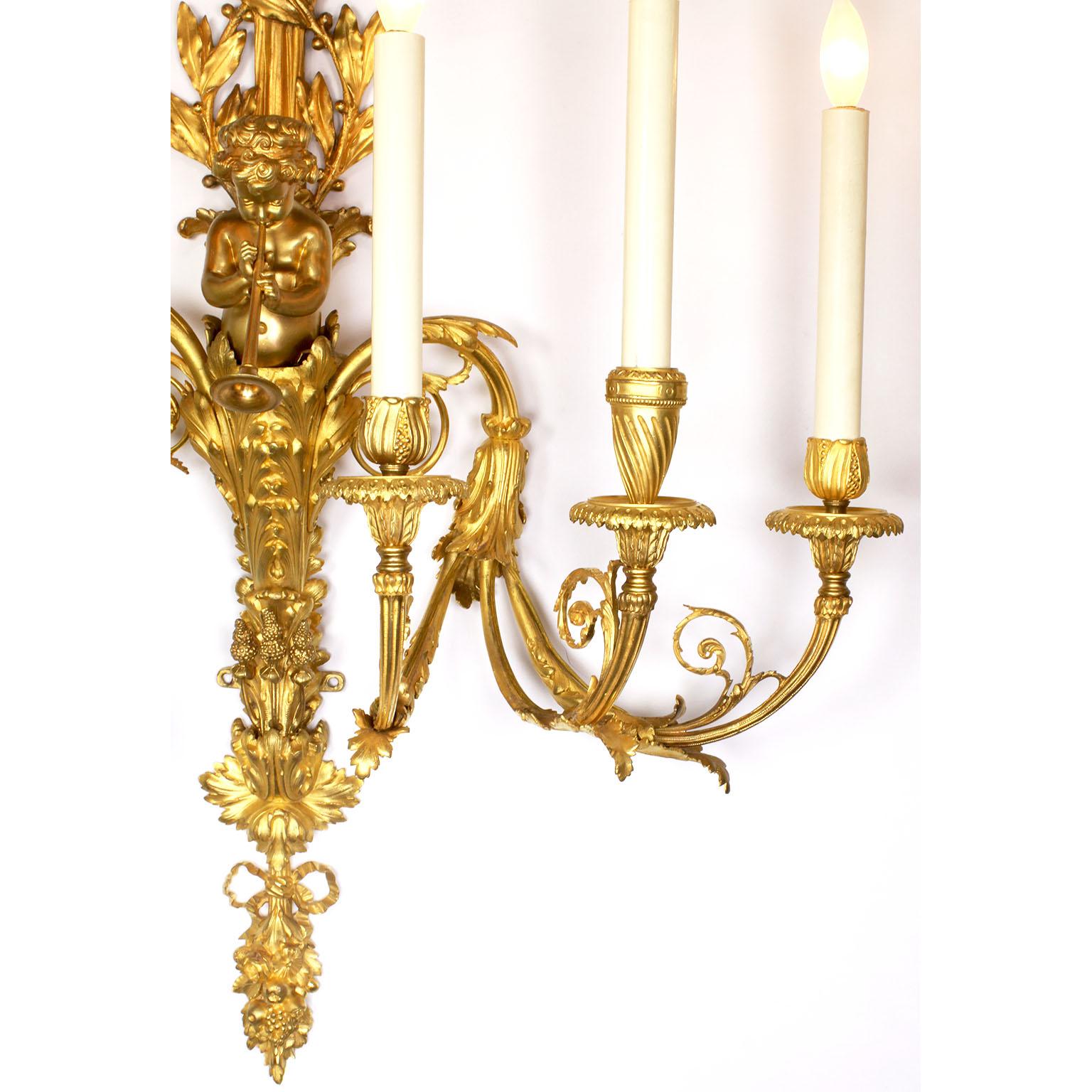 XIX secolo Fine Pair of French 19th Century Gilt-Bronze Figural Wall-Lights with Children in vendita