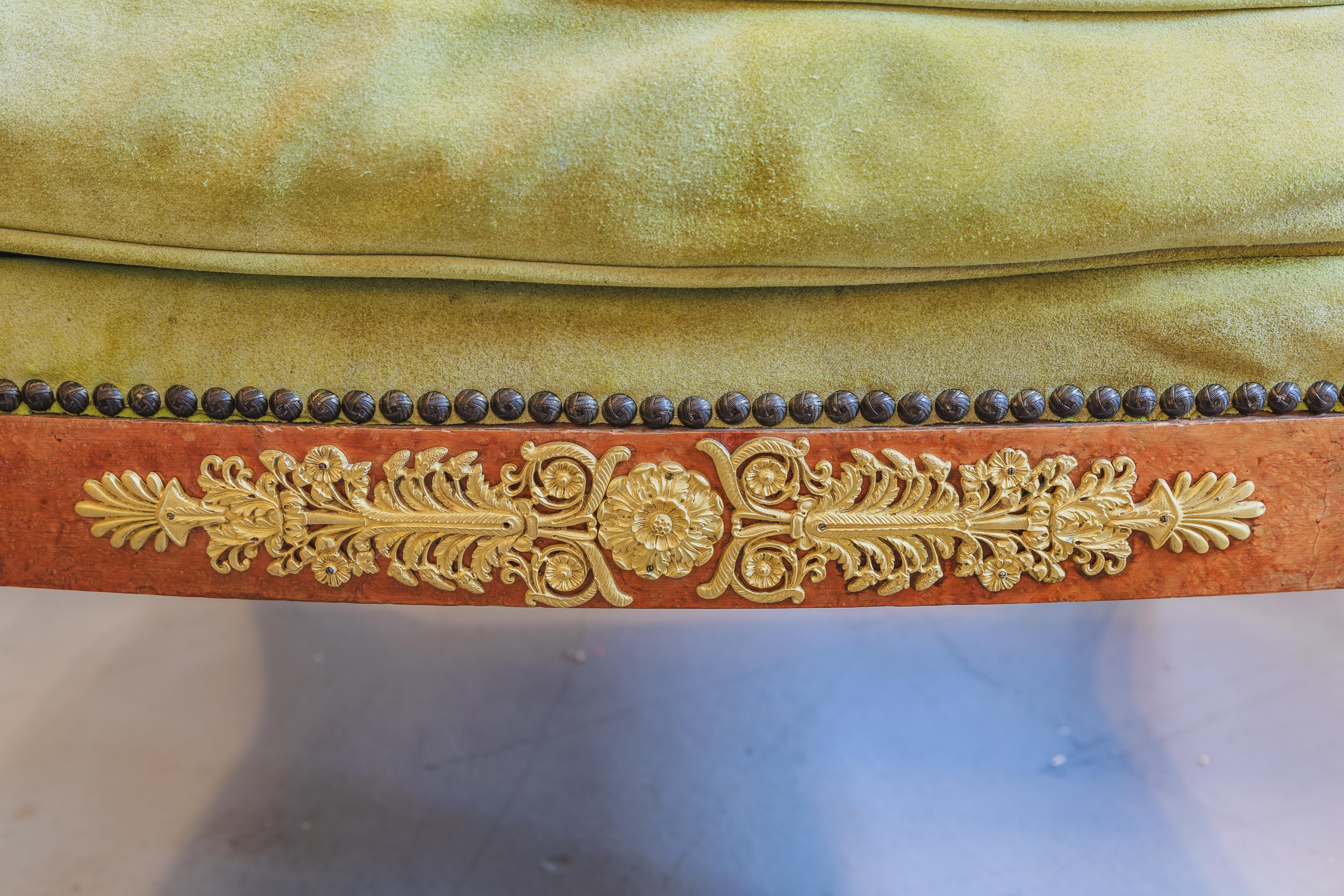 Français A fine pair of French 19thc Empire walnut and gilt bronze mounted large bergeres en vente