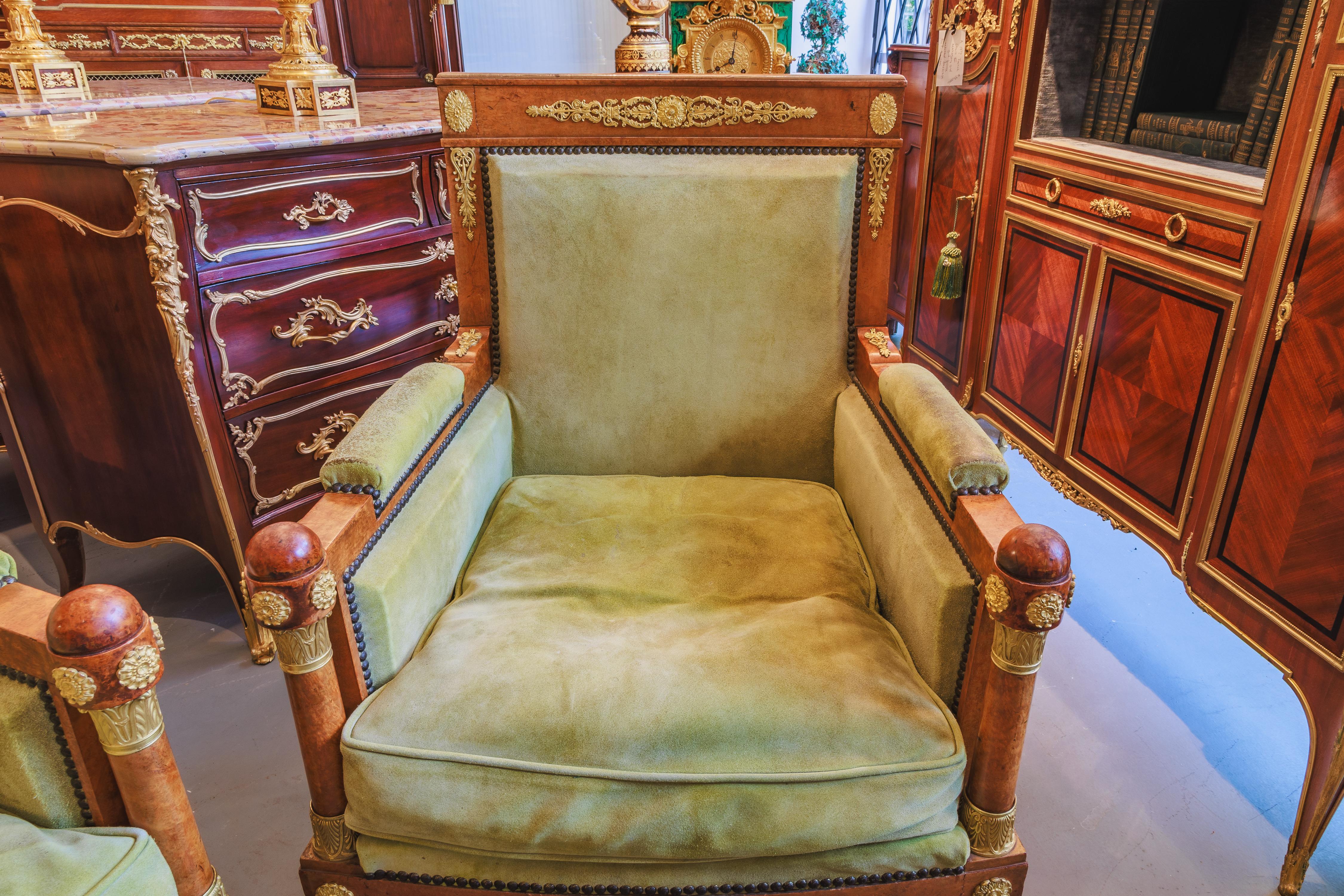 XIXe siècle A fine pair of French 19thc Empire walnut and gilt bronze mounted large bergeres en vente