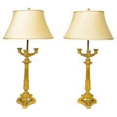 Paire de candélabres français en bronze doré Charles X montés en lampes