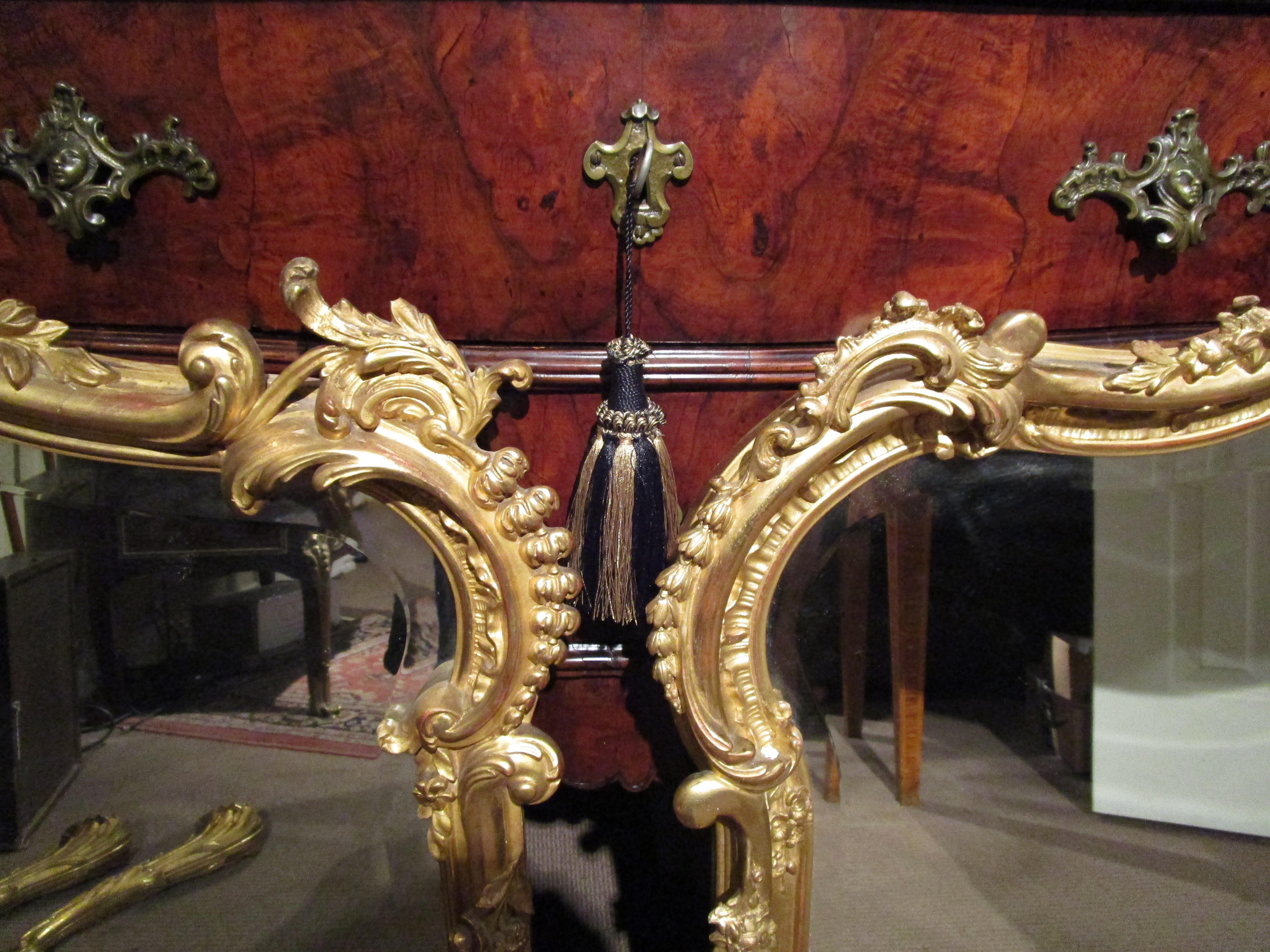 19th Century Fine Pair of French Louis XV Oval Gilt Carved Mirrors For Sale