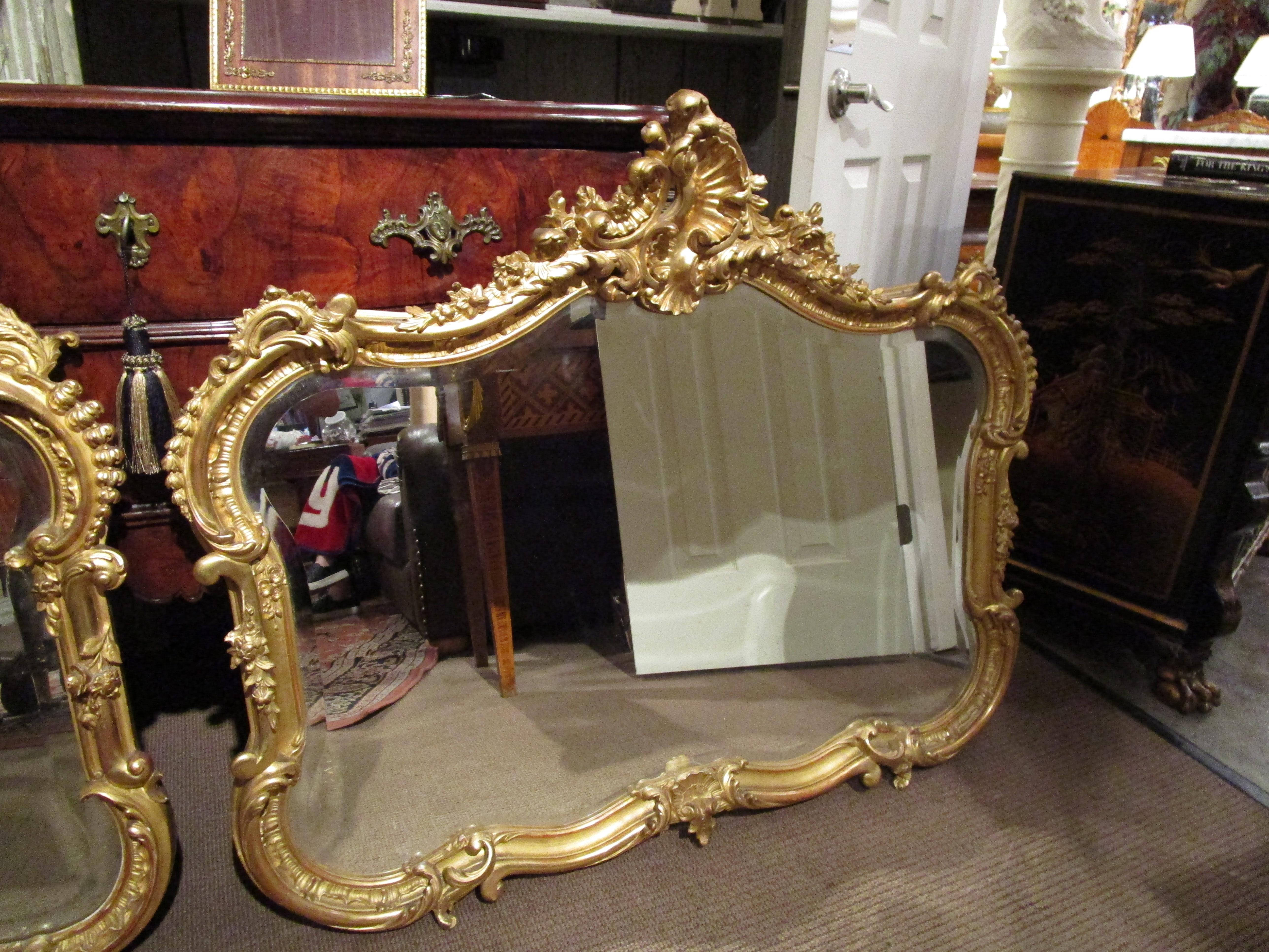 Fine Pair of French Louis XV Oval Gilt Carved Mirrors For Sale 3