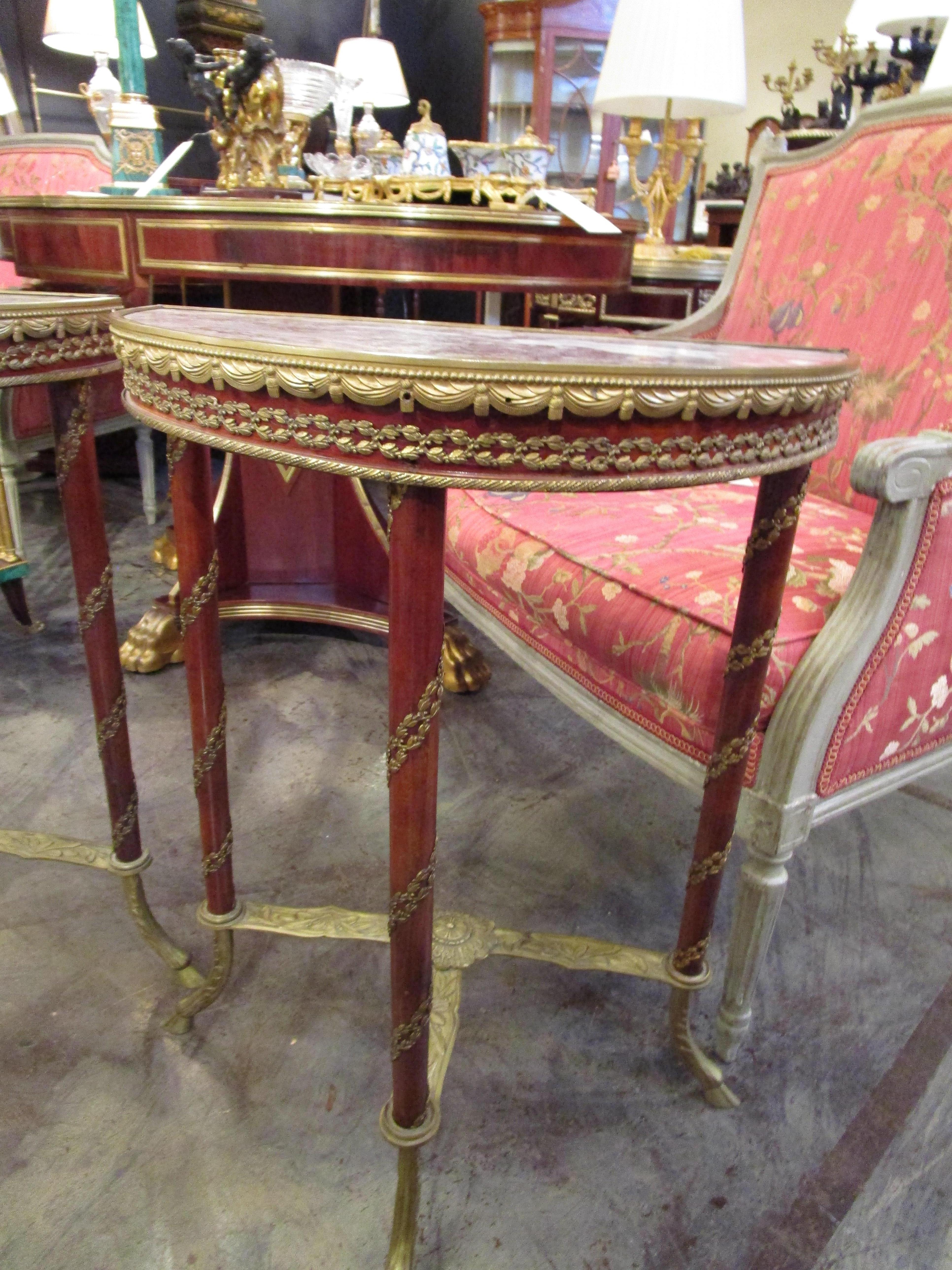 Fine Pair of French Louis XVI Mahogany and Gilt Bronze Gueridon Tables In Good Condition For Sale In Dallas, TX