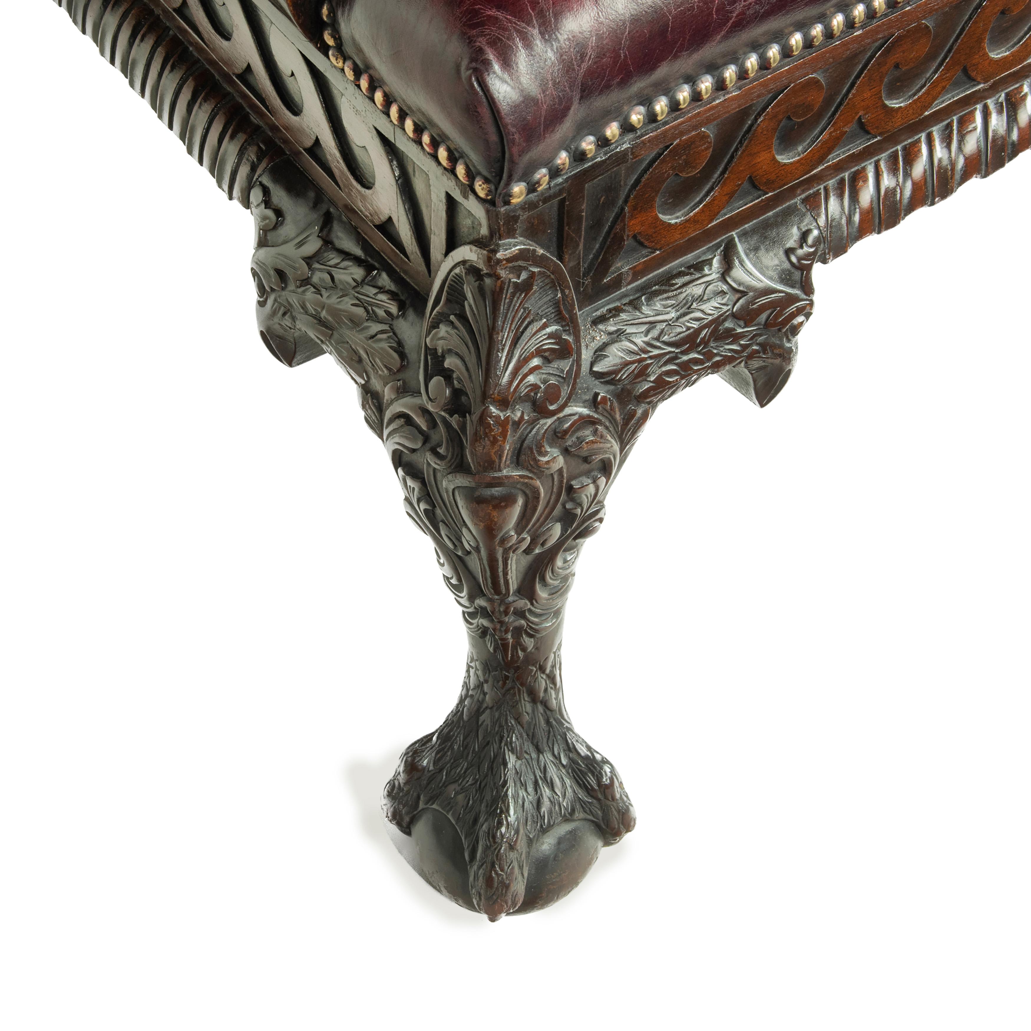 Une belle paire de généreux fauteuils aigle en acajou de la fin de l'époque victorienne Bon état - En vente à Lymington, Hampshire