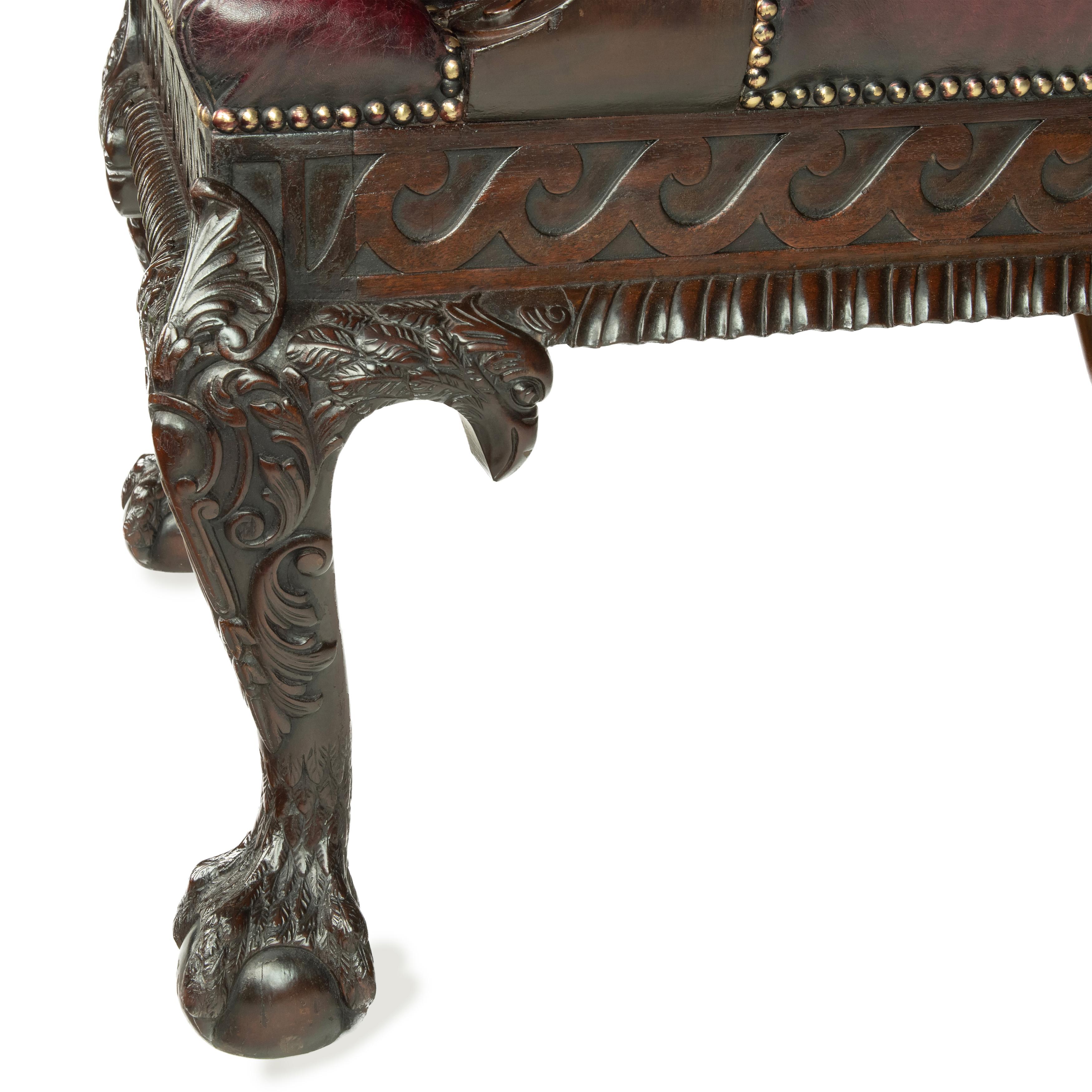 Une belle paire de généreux fauteuils aigle en acajou de la fin de l'époque victorienne en vente 3