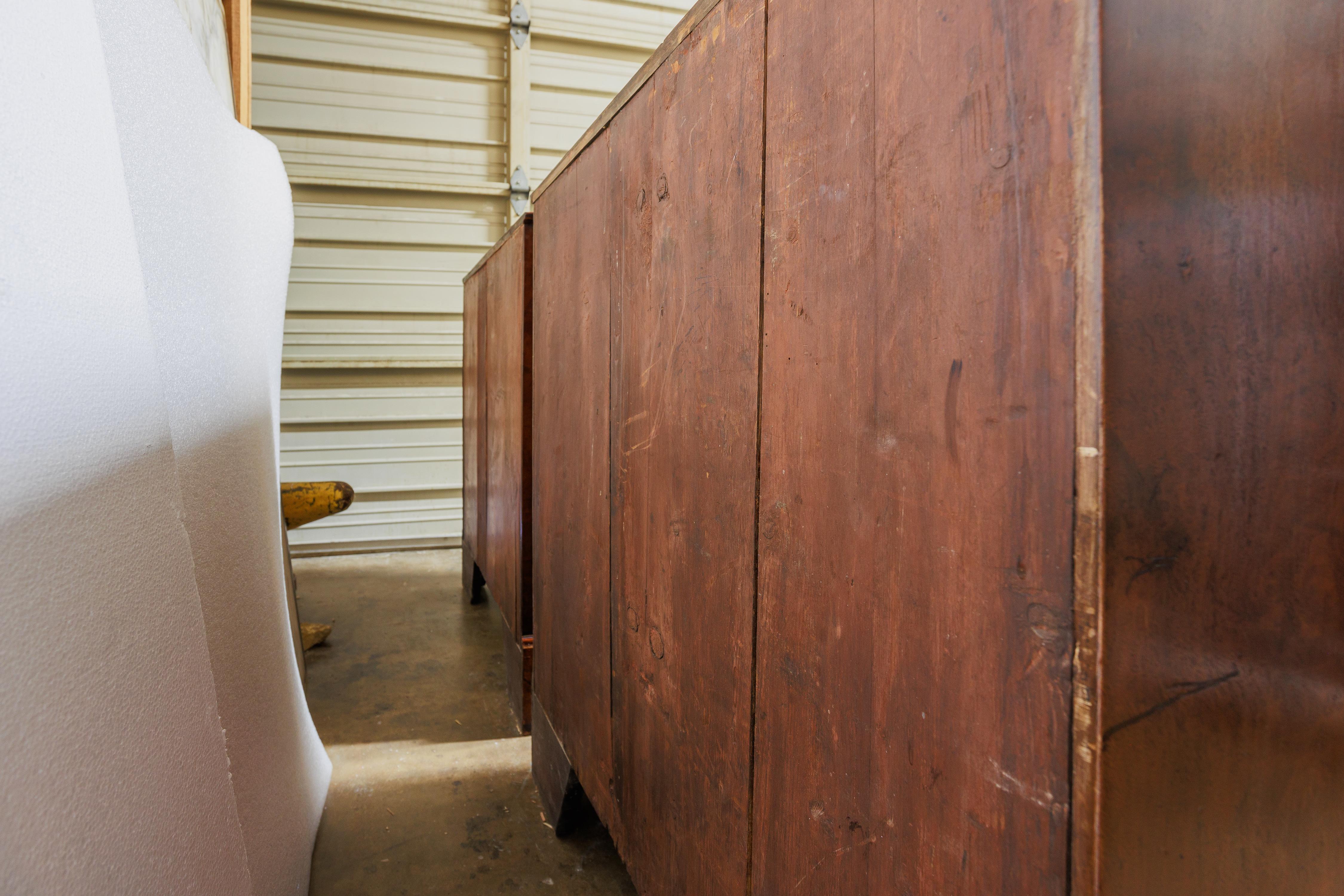 Veneer A fine pair of George 11 burled walnut chests For Sale