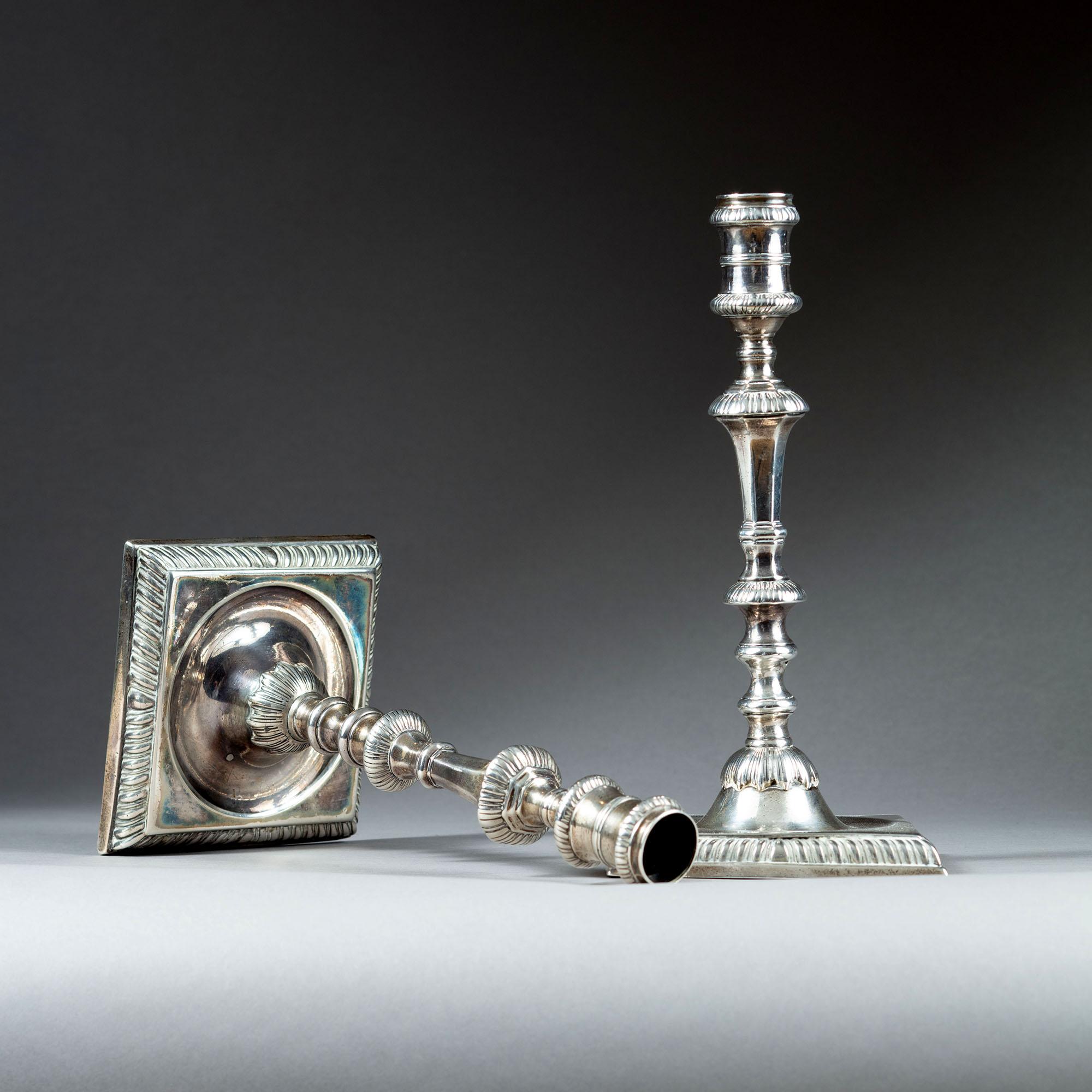 Argento Bella coppia di candelieri d'argento di Giorgio II, William Cafe 1758 in vendita