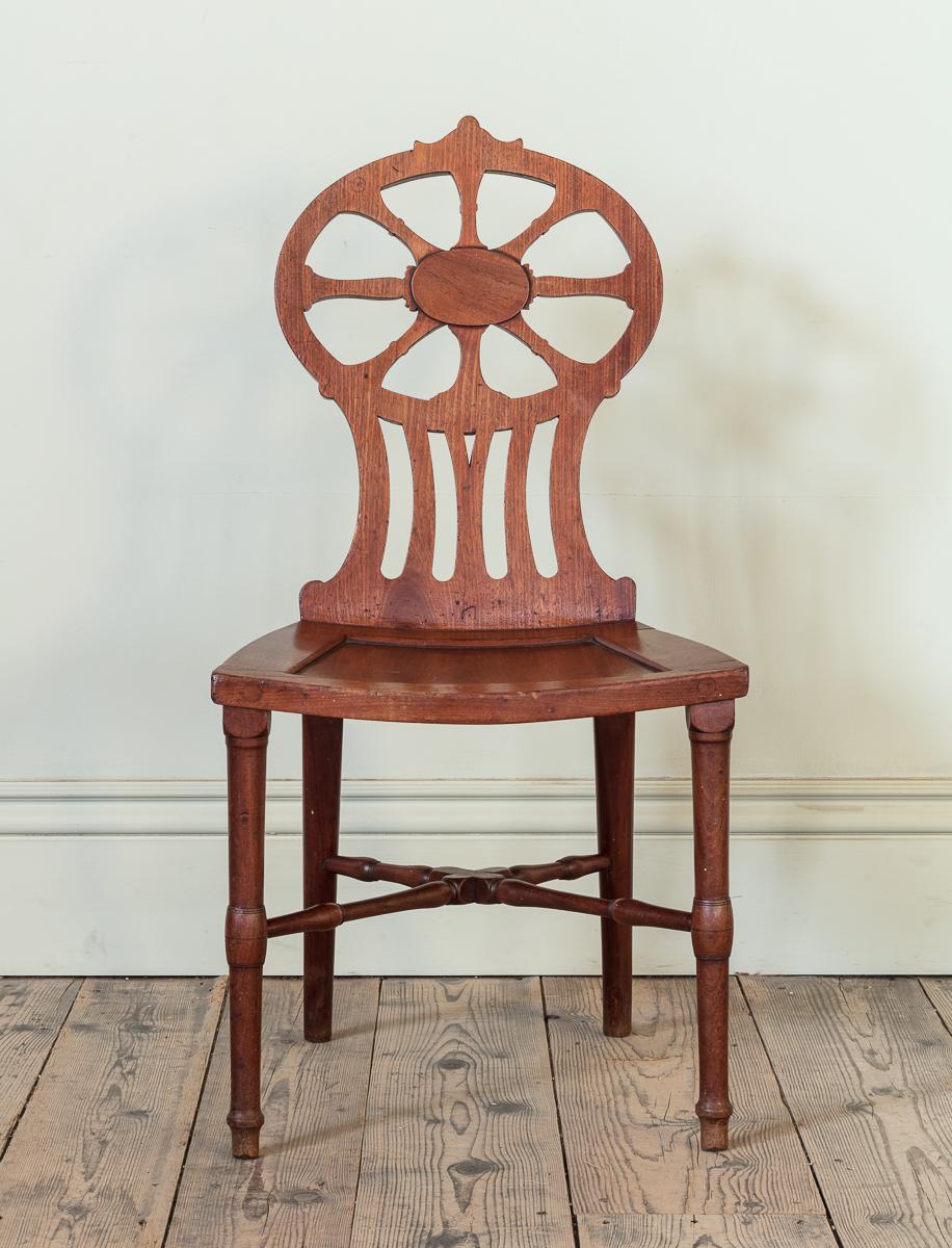 Sculpté Paire de chaises de salle en acajou George III par Gillows, Lancaster en vente