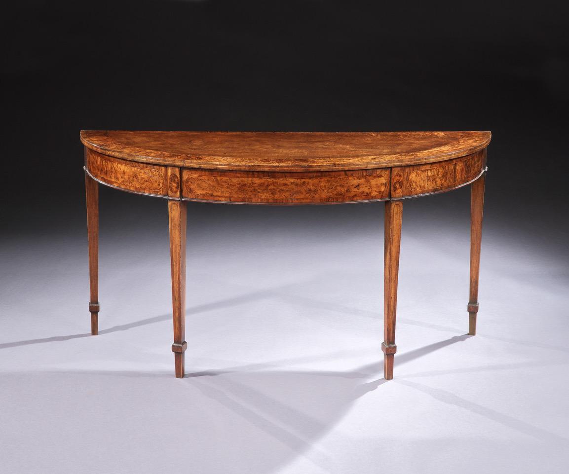 Néoclassique Paire de tables Demi Lune en loupe de Wood et acajou de la période George III en vente